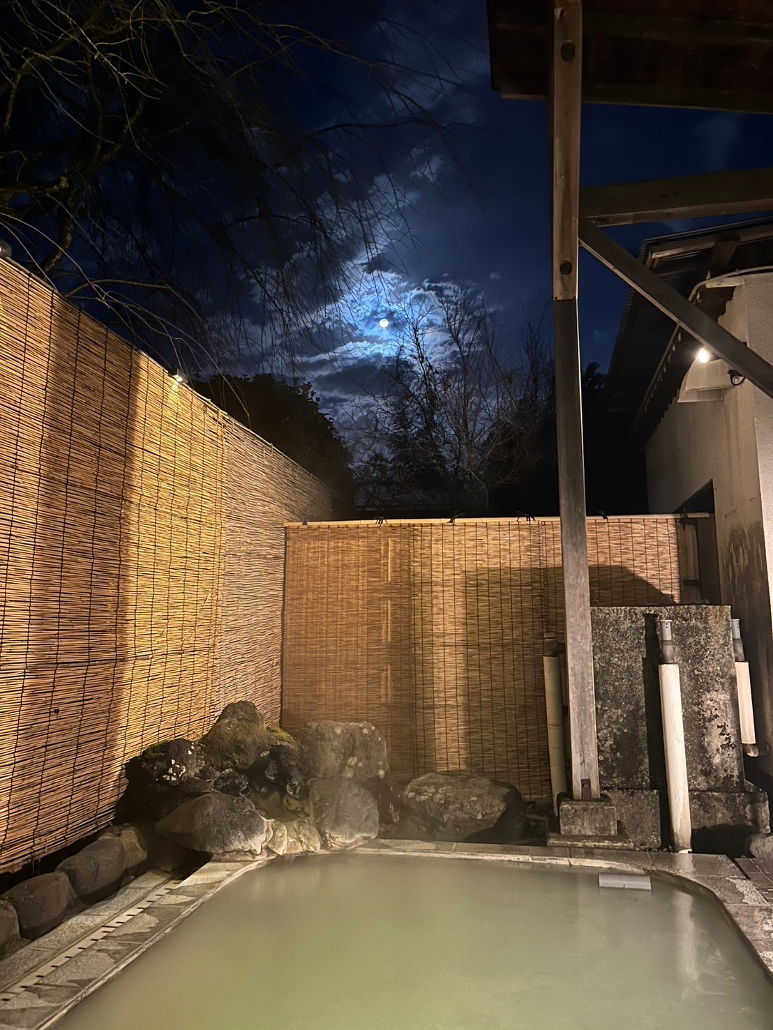 露天風呂（満月）
