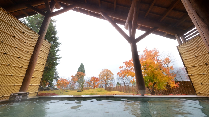 【温泉】十和田湖西湖畔唯一の温泉露天風呂（秋・紅葉）