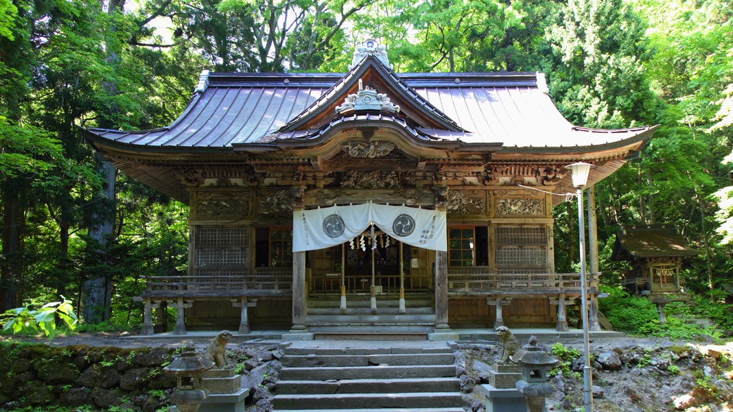 【十和田神社】パワースポットとして有名。おより紙の占いも