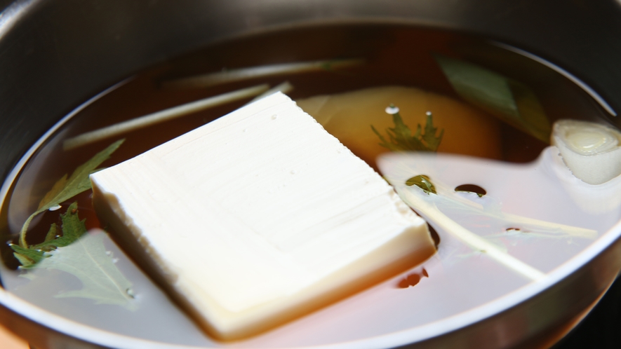 朝食一例～豆腐は伊豆の水を使って作った手作り豆腐