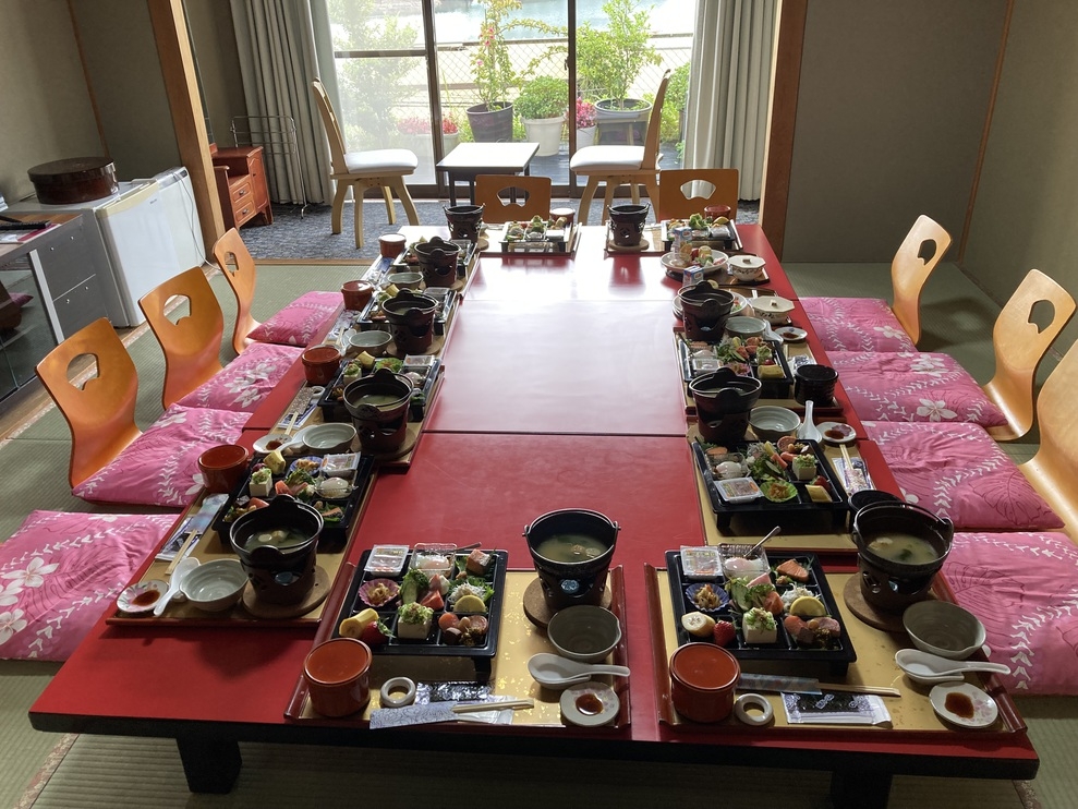 源泉かけ流し貸切入浴【海鮮鍋懐石・熊野牛の陶板焼き】朝夕お食事処で