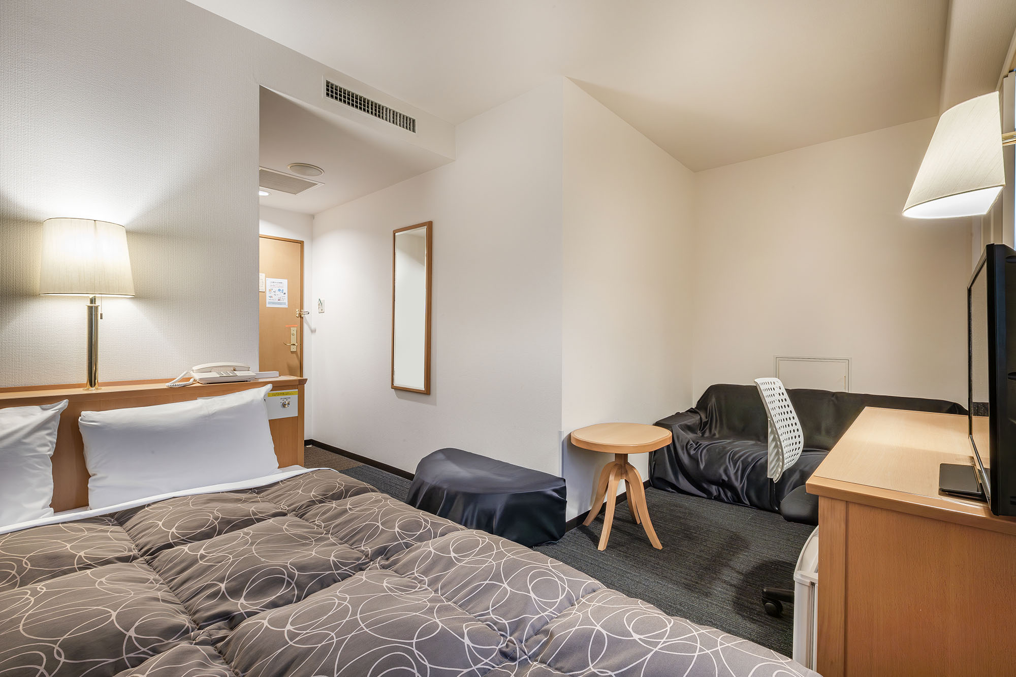 【ダブルルーム】16.5㎡ ベッド幅140㎝