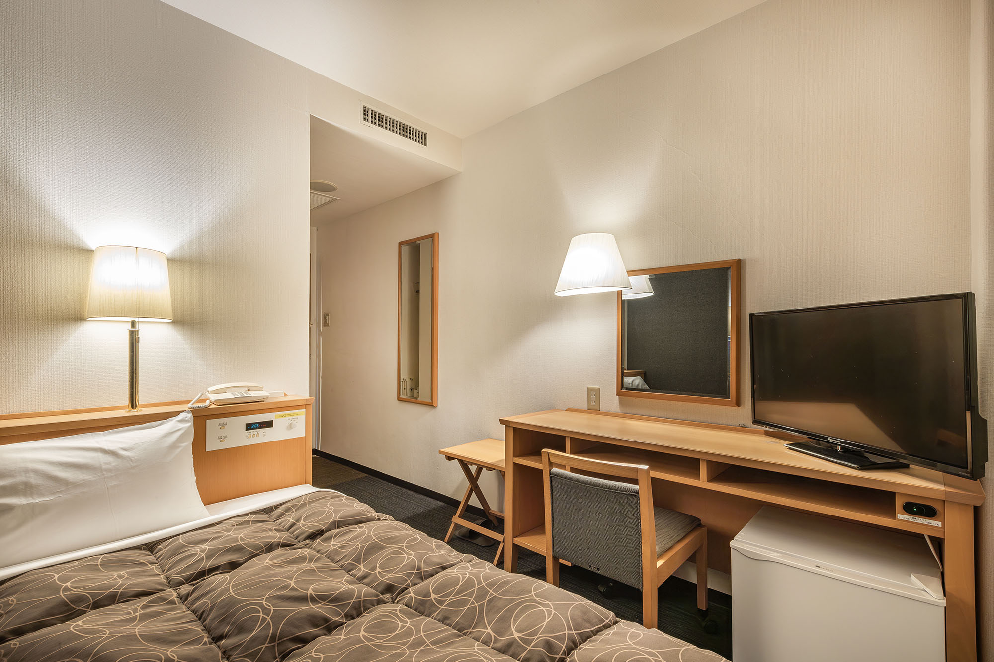 【セミダブルルーム】12㎡ ベッド幅123㎝