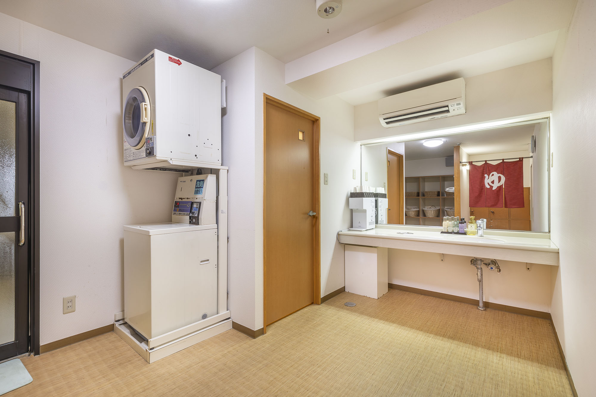 【女性大浴場】脱衣所