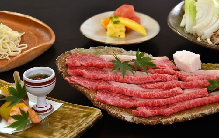 【10％OFF】【楽天スーパーSALE】近江牛認定A4〜A5ランクのお肉を使用した関西のすき焼き