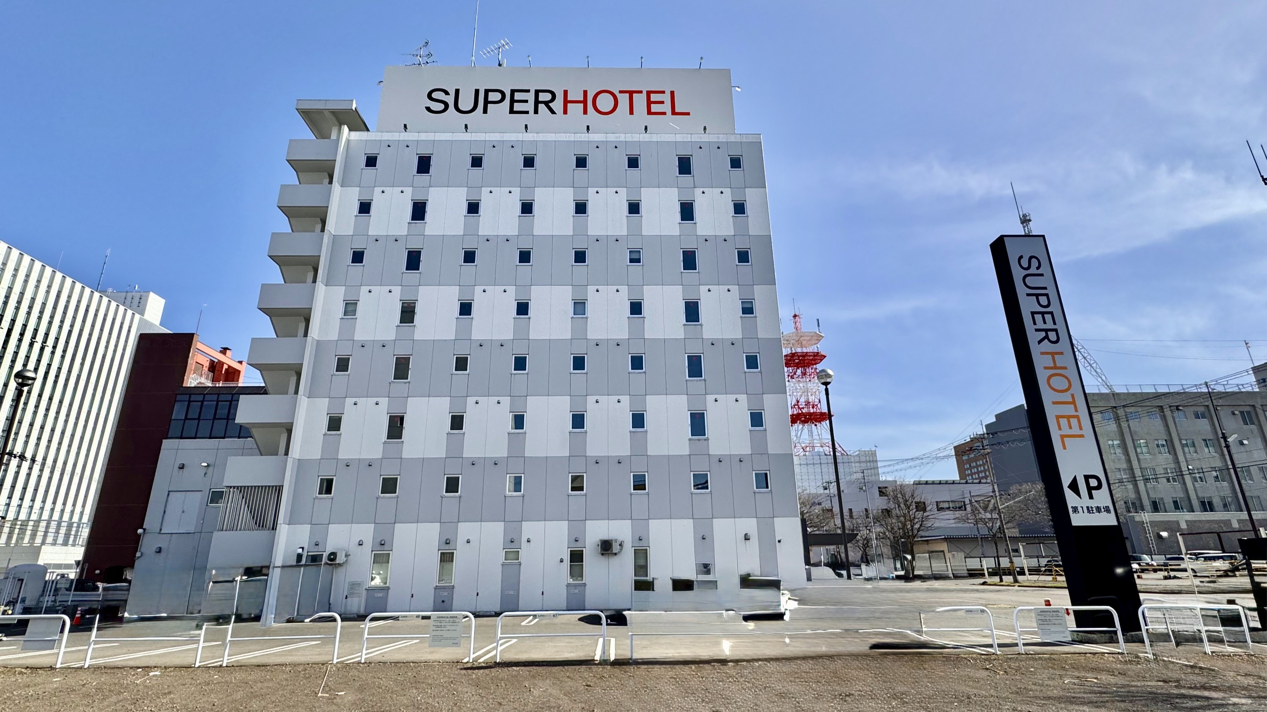 駐車場はホテル真横に第一・第二・第三と出し入れ自由ですので、便利にご利用頂けます♪