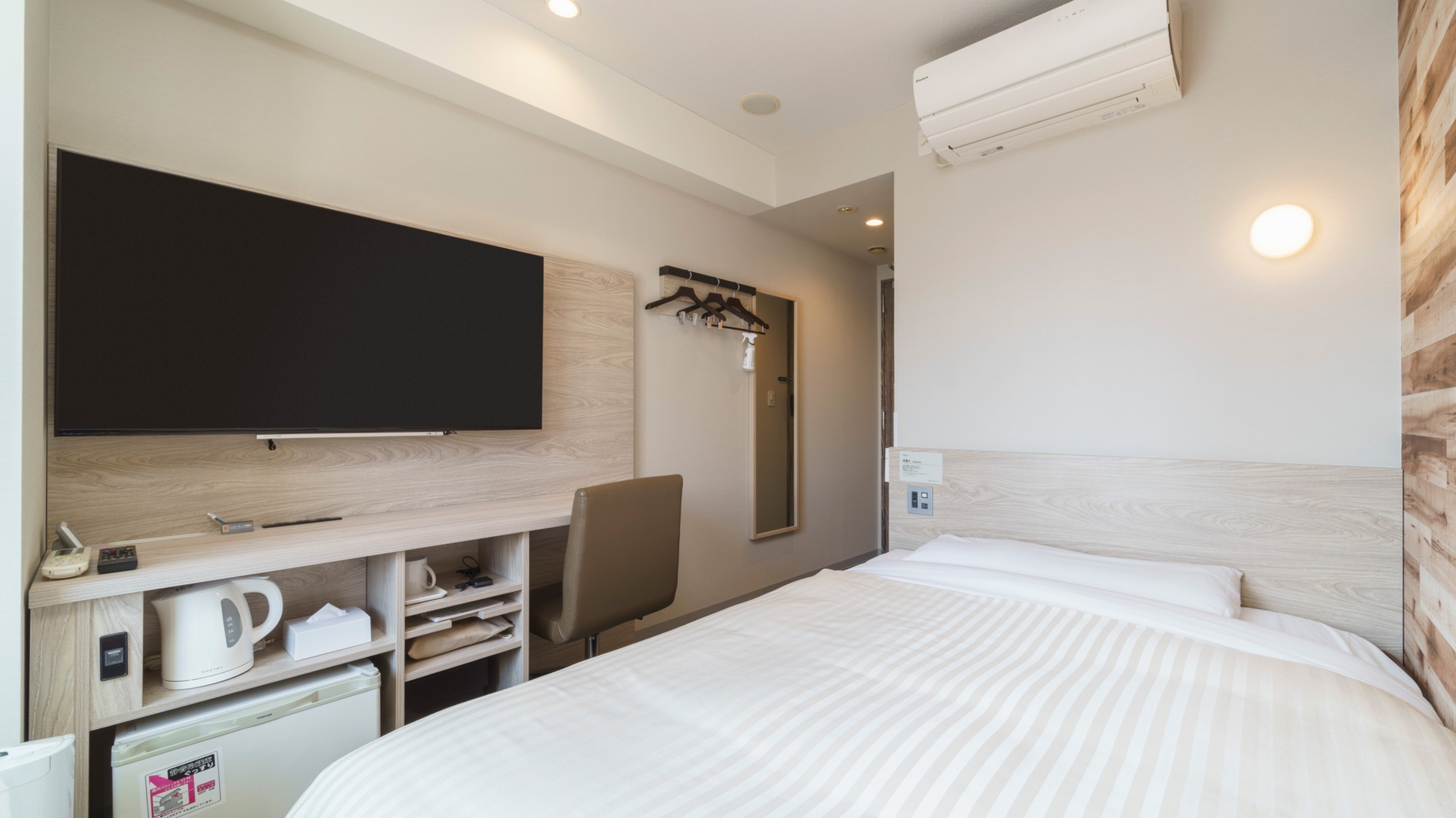 眠りを追及した150cm幅のワイドベッドと適度な硬さのマットでぐっすり