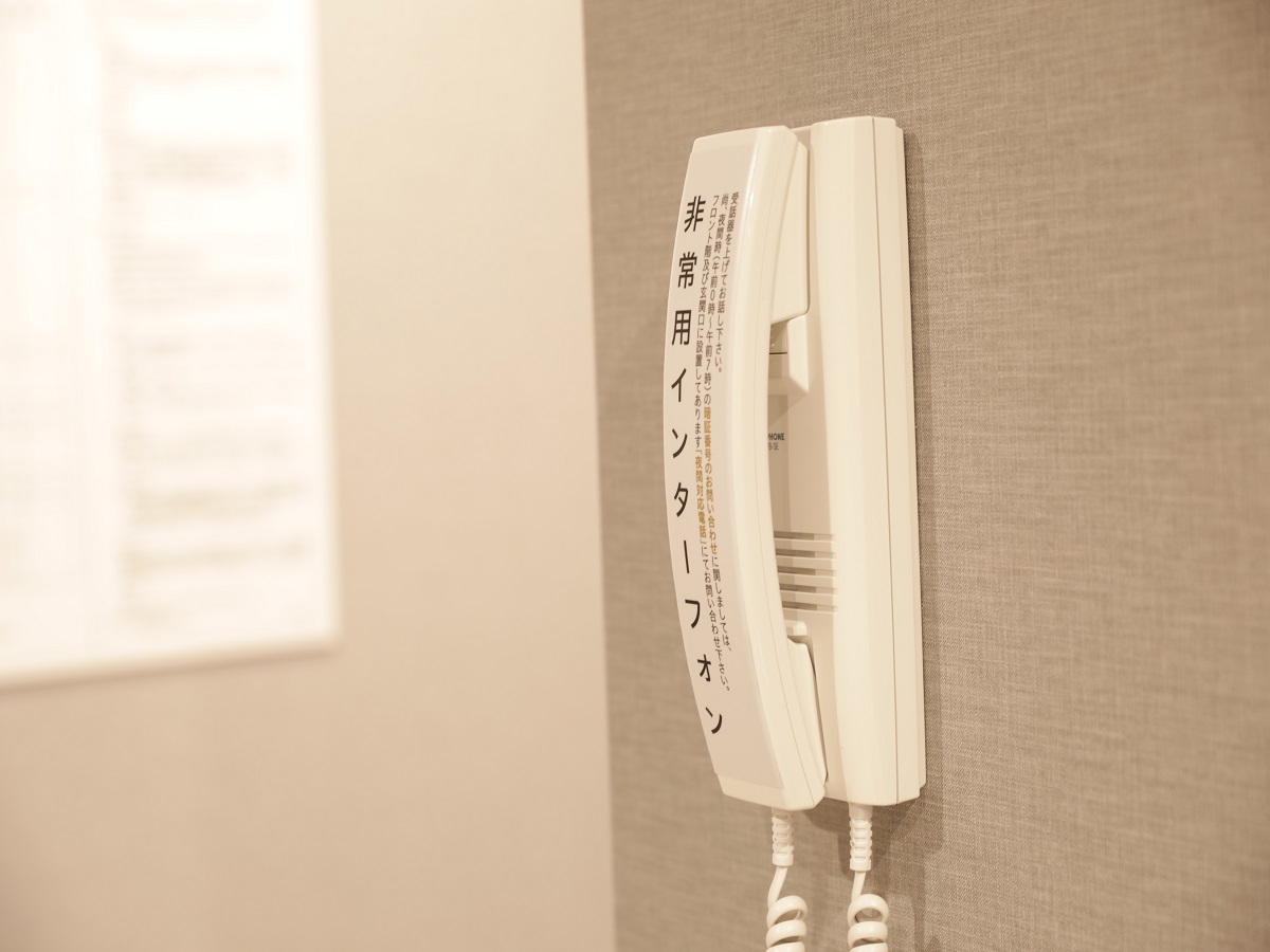 御用の際にフロントにつながる電話あり