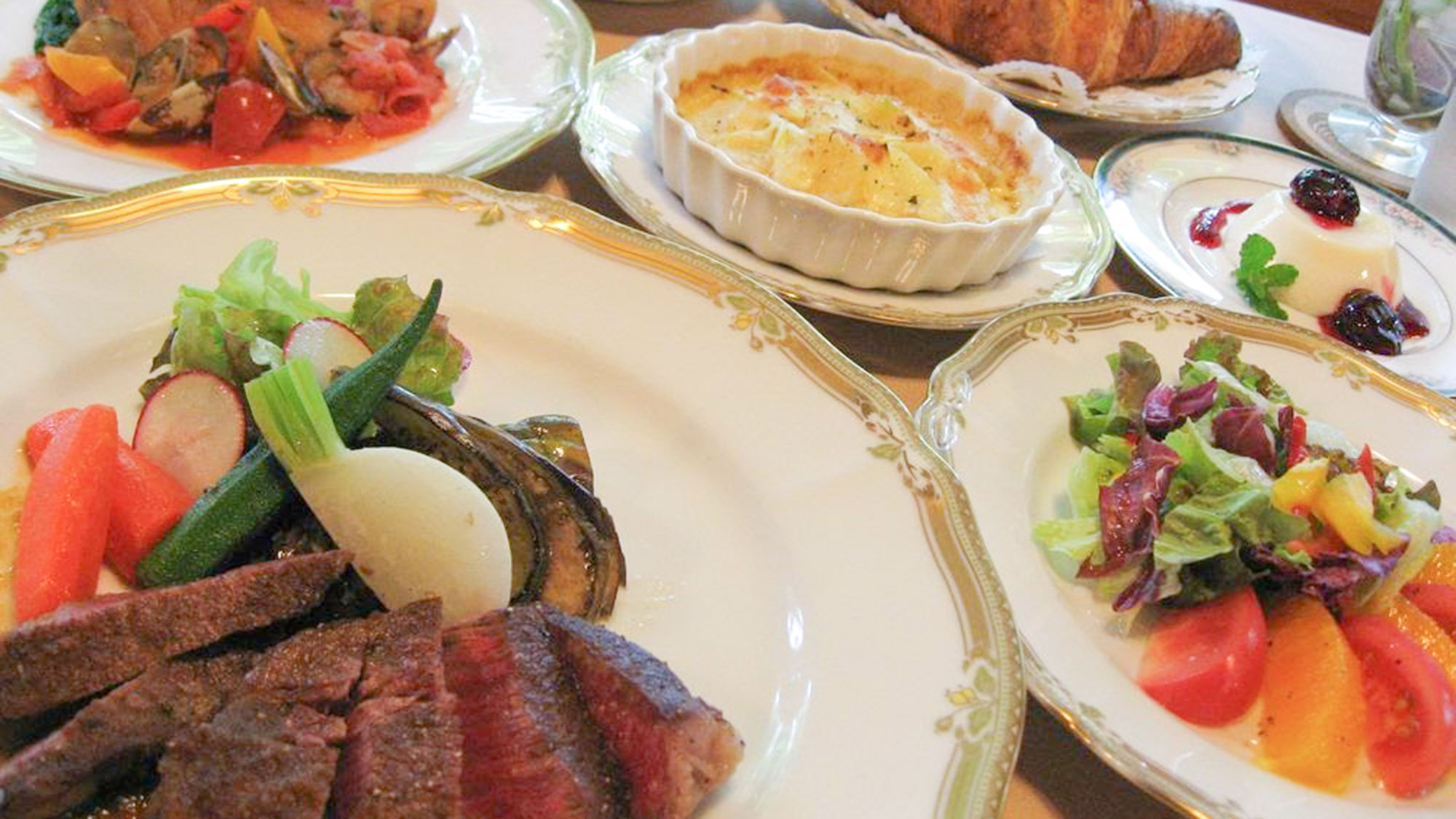 ・【夕食一例】厳選した地元食材を使用し、心を込めた料理でおもてなし