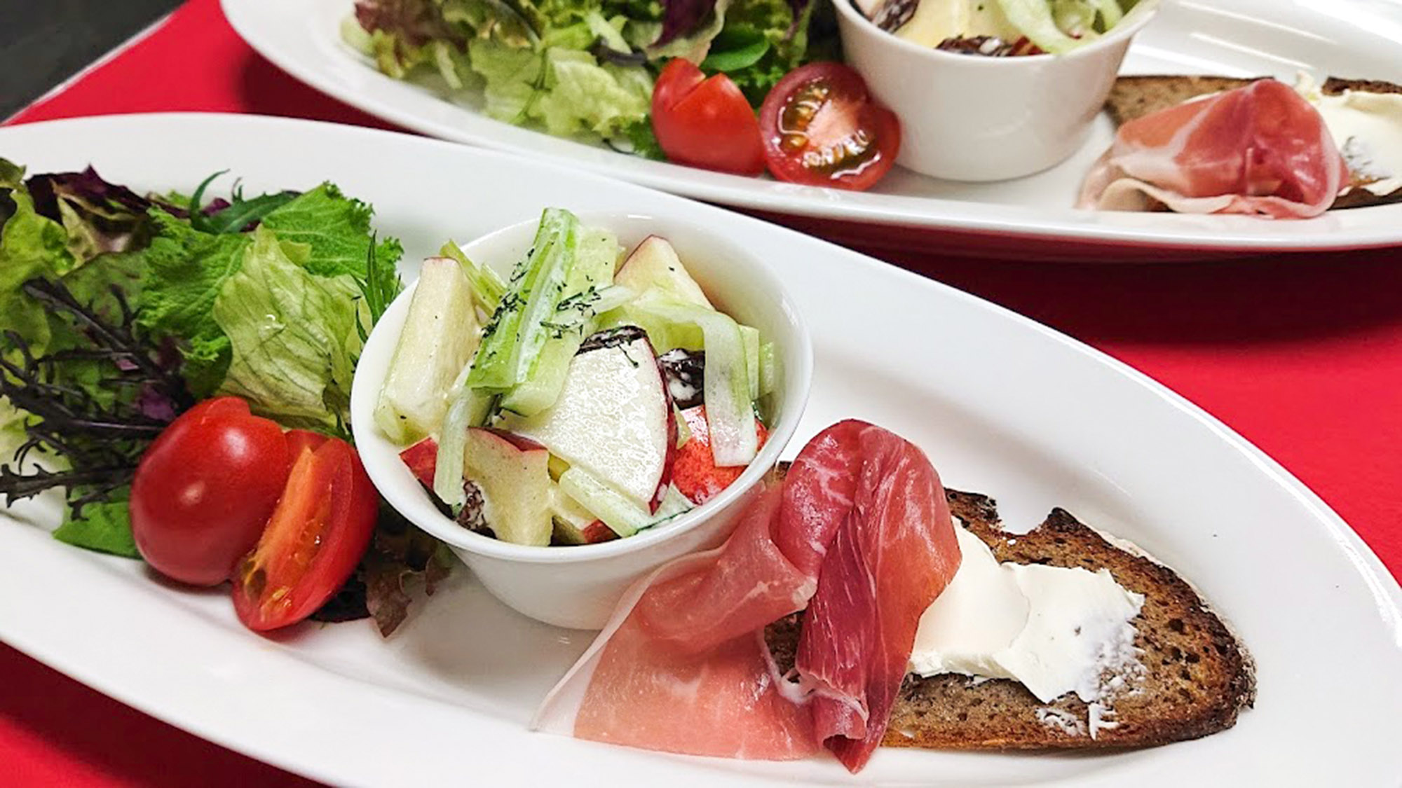 ・【夕食一例】彩り豊かな前菜は、ワインにも合います