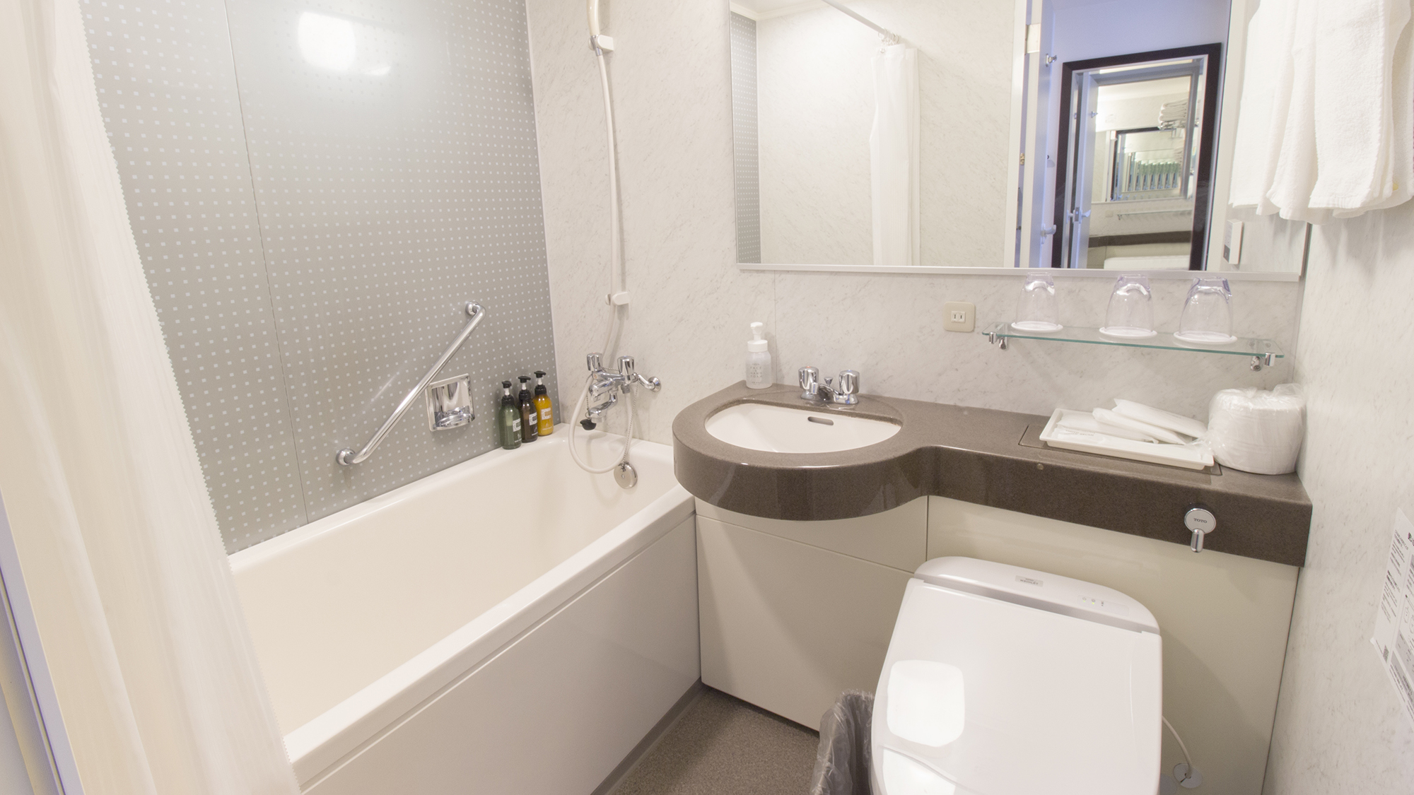 客室：ユニットバス