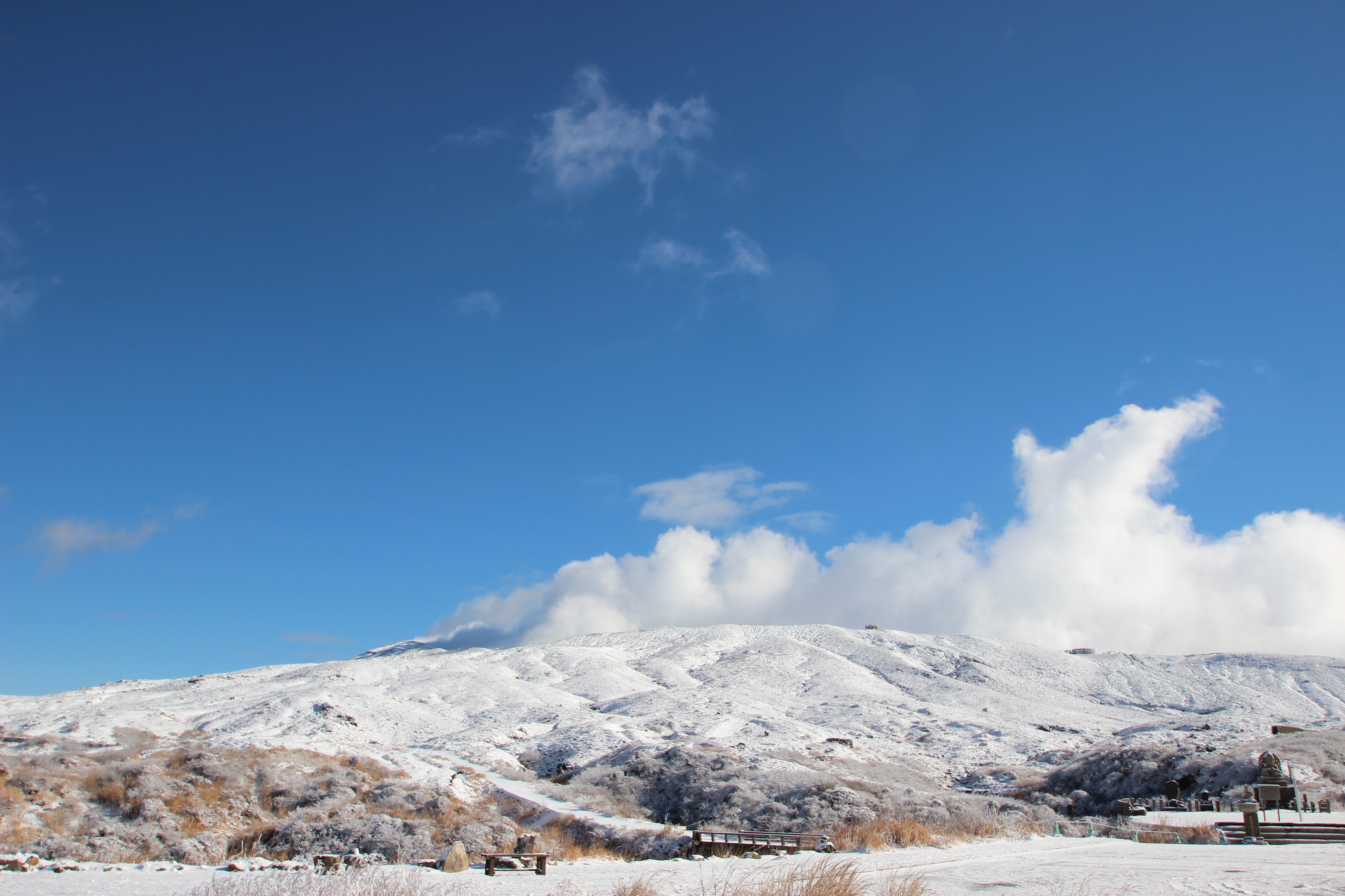 阿蘇山頂の雪景色