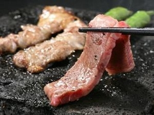 【2食付き】富士ヶ嶺産豚ロ−スの溶岩焼きを食べよう！