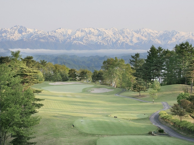 南長野ゴルフ倶楽部から見たアルプスの絶景