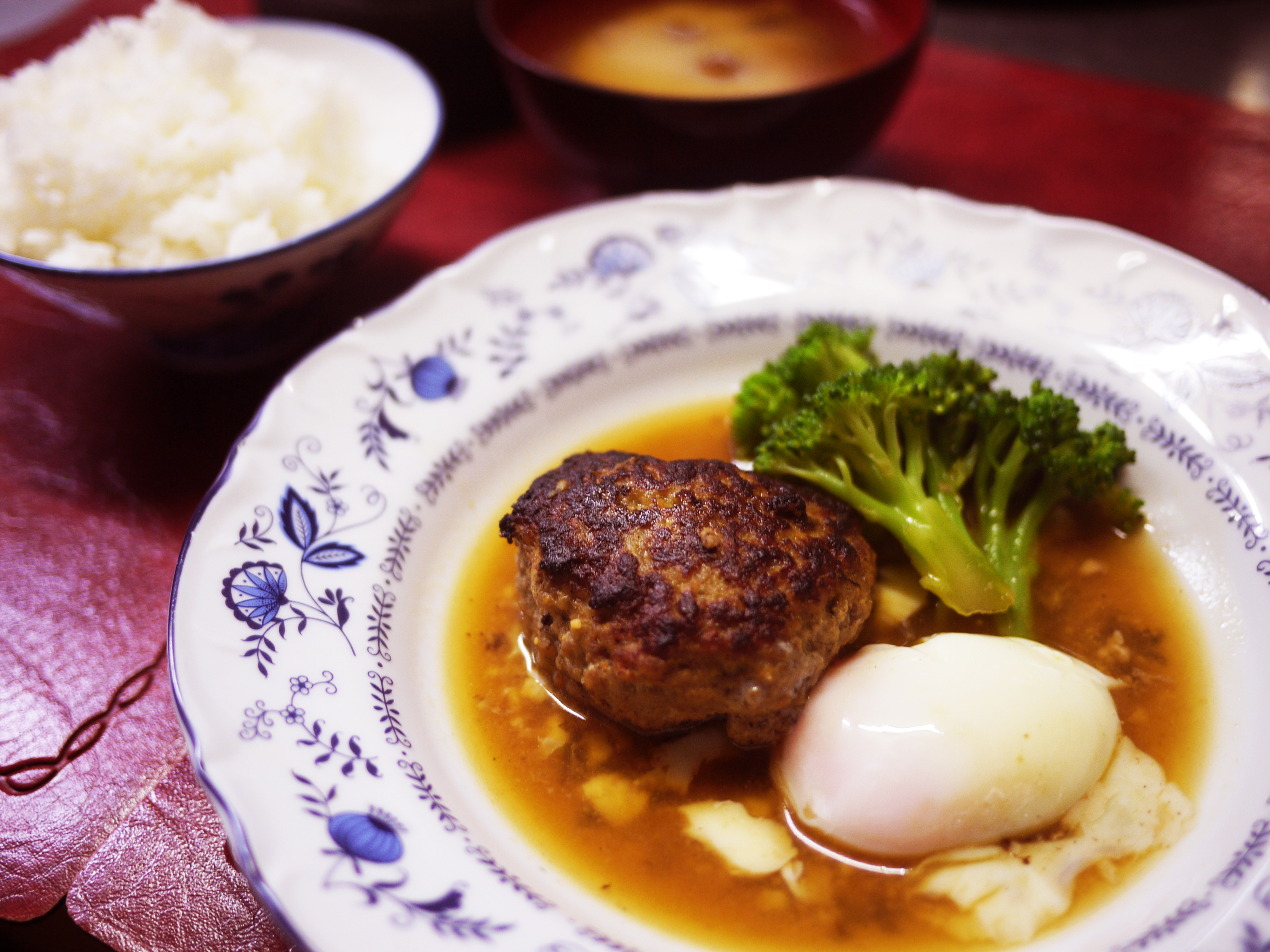 日替わり定食の一例　ハンバーグ定食