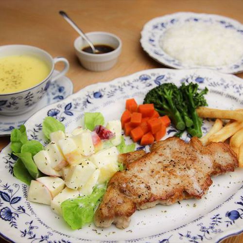 品数控えめ洋定食の夕食