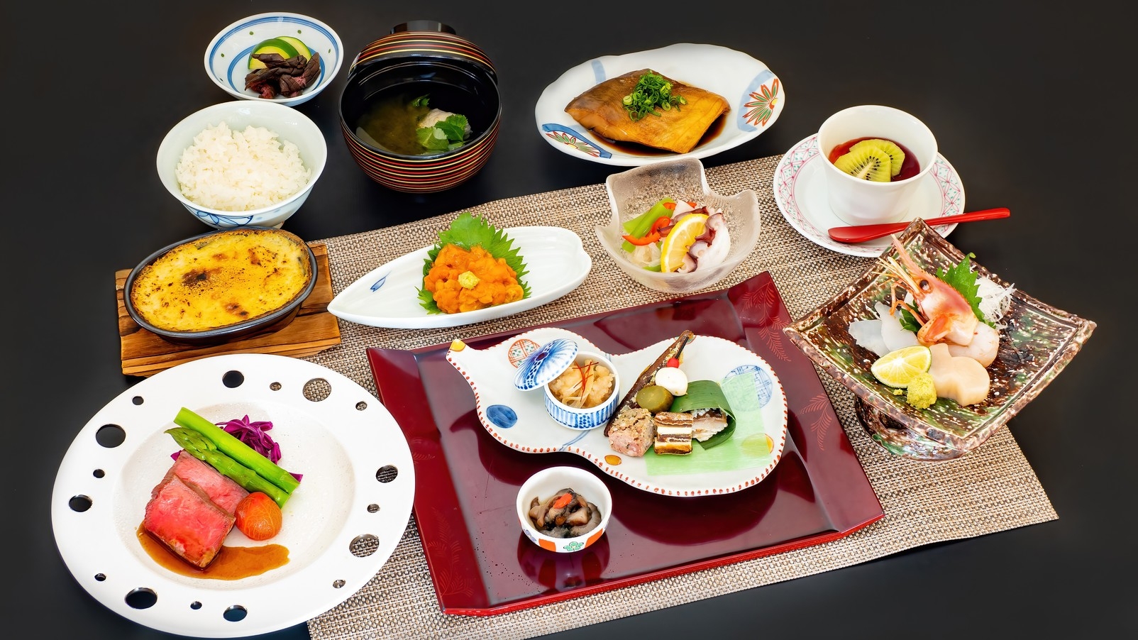 【2食付き】北海道の恵みを味わう「懐石料理」と「花の浮島・礼文島」の絶景を楽しむ旅