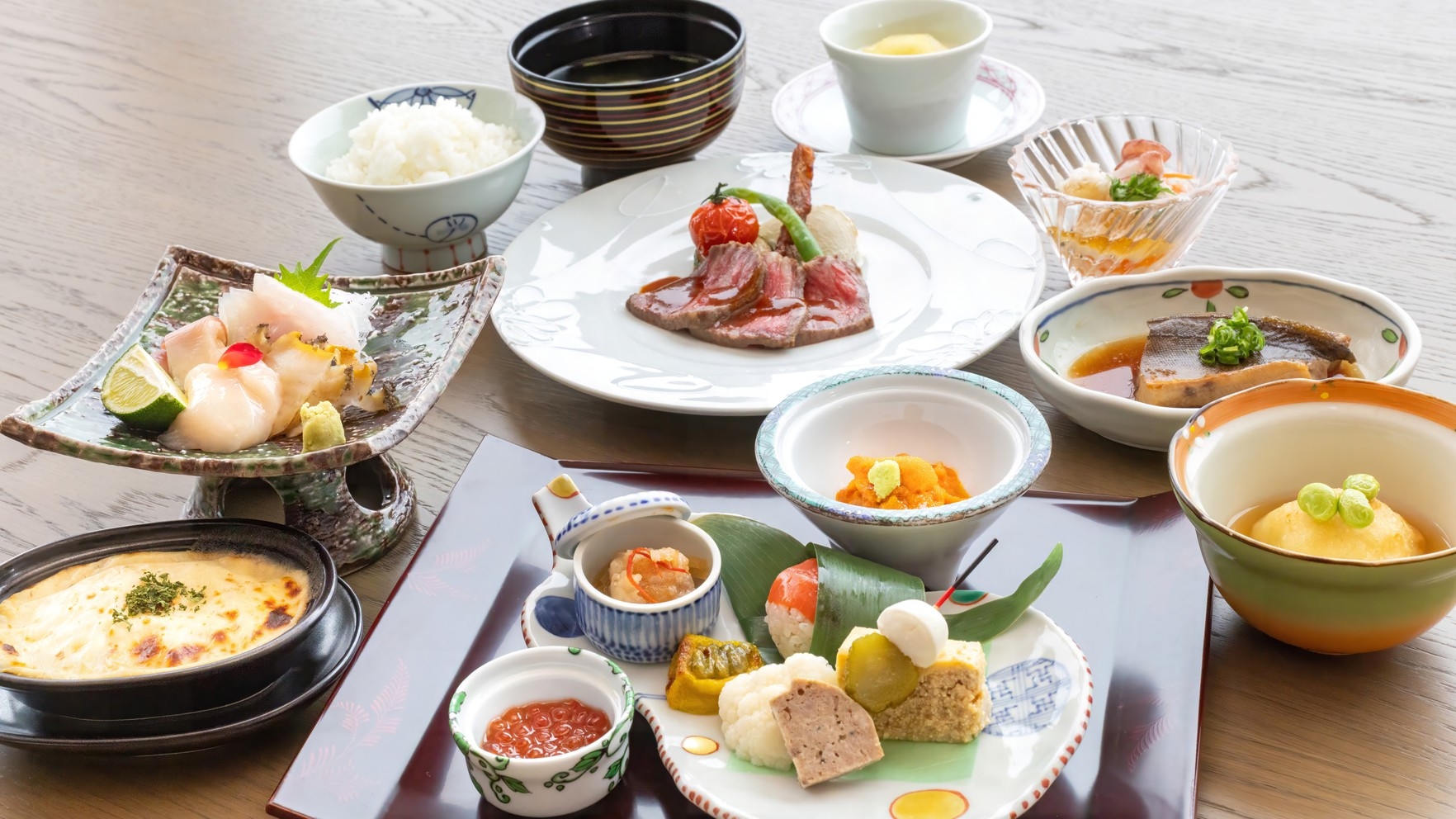 【2食付き】北海道の恵みを味わう「懐石料理」と「花の浮島・礼文島」の絶景を楽しむ旅
