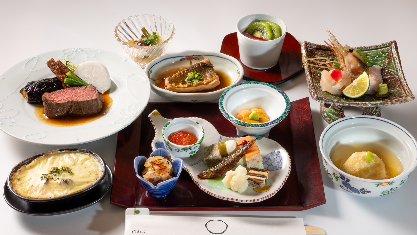 【2食付き】北海道の恵みを味わう「懐石料理」と「花の浮島・礼文島」の絶景を楽しむ旅