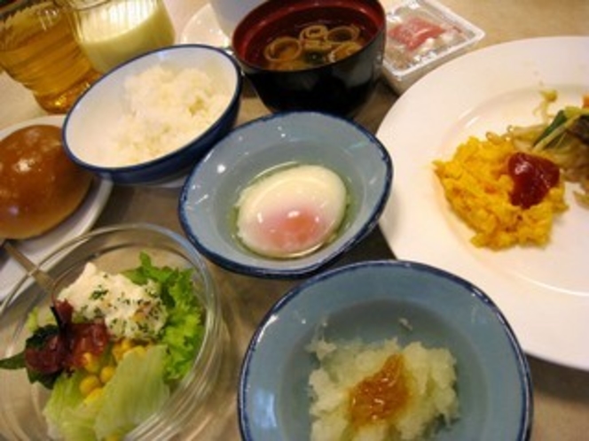 和食を中心とした朝食ミニバイキング