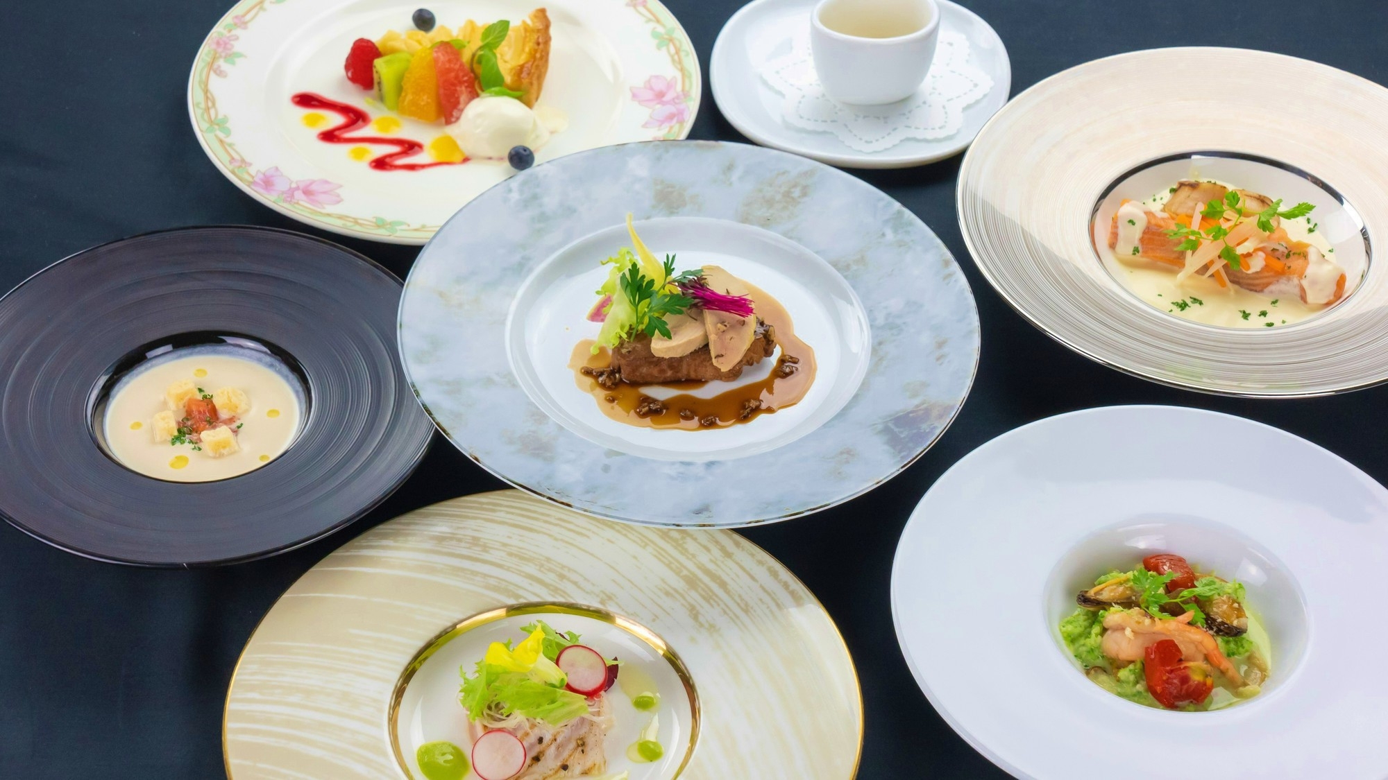 【年末年始限定】ワンランク上のフレンチ・和会席選べるプラン＜2食付＞《夕食前半》 