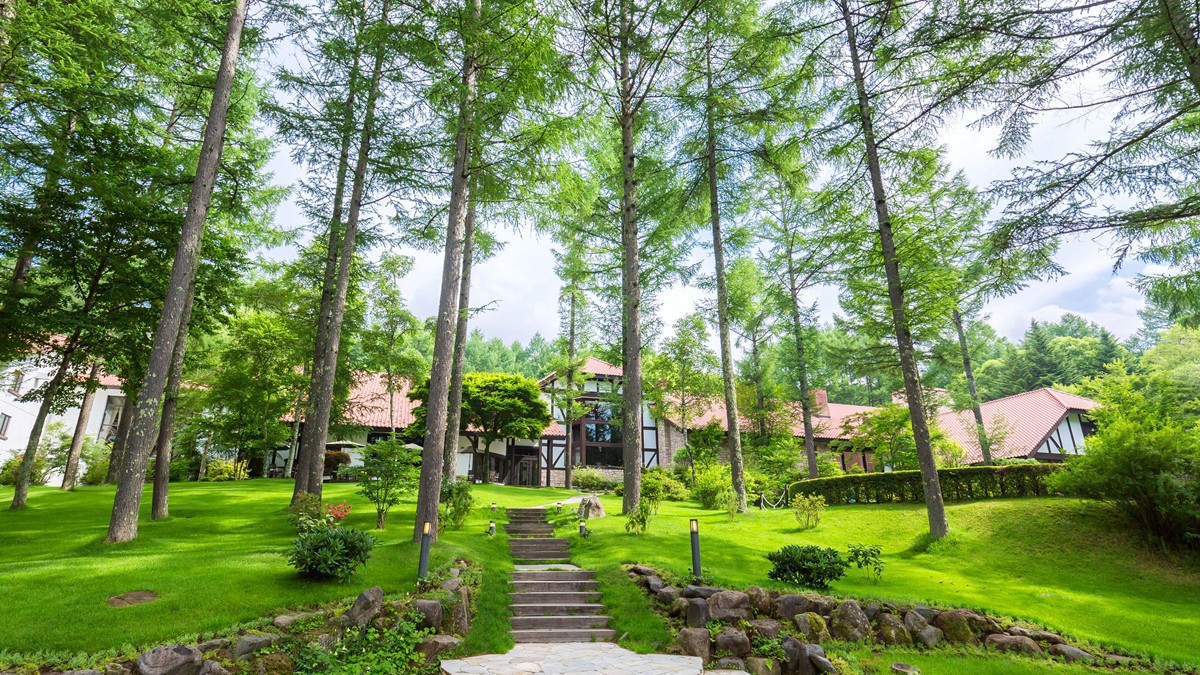 八ヶ岳山麓蓼科高原の豊かな自然に囲まれた当館。