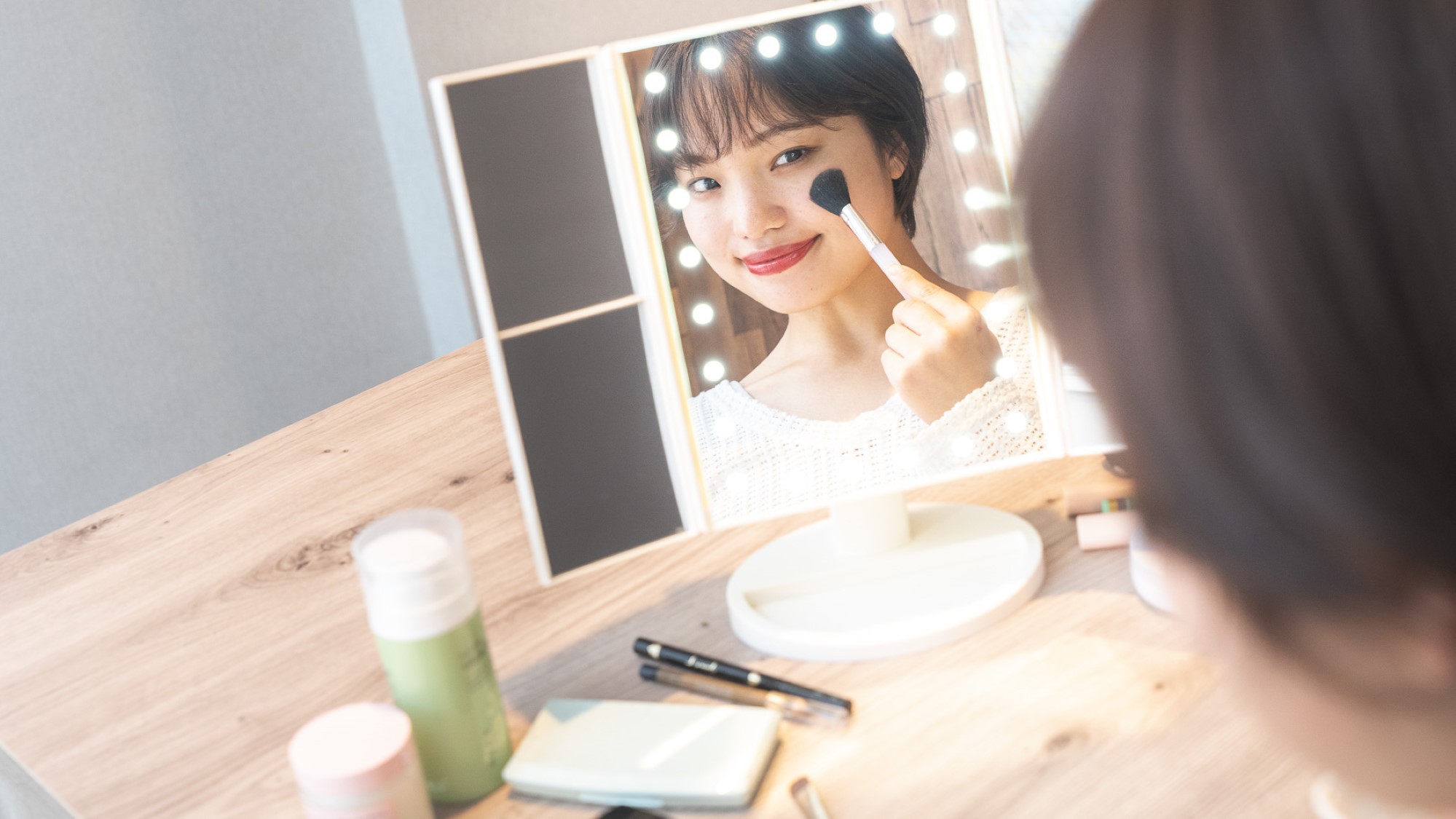 メイクがしやすい『女優ミラー』。使用感イメージ