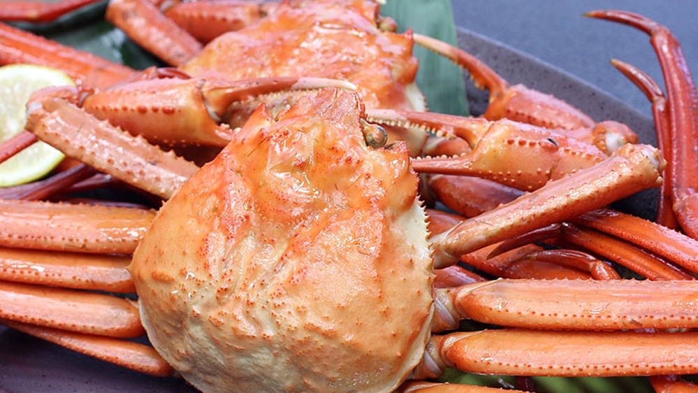 ◆カニ好き必見◆数量限定サイズ＜男鹿の赤がに丸ごと２ハイ付＞季節の和食コース堪能【DX】