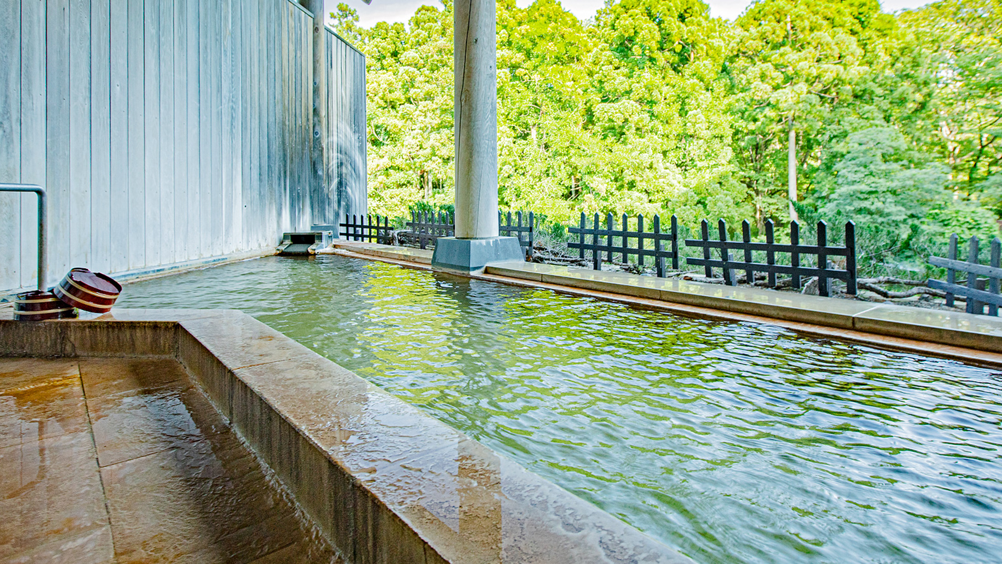 【姉妹館湯めぐり(有料)徒歩3分】男鹿観光ホテル地下1階露天風呂