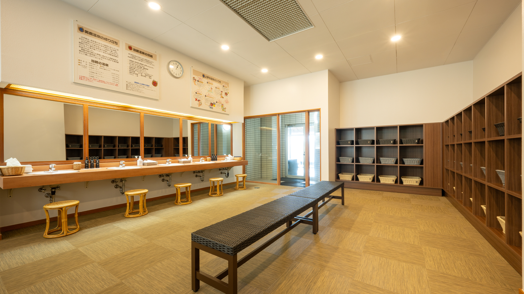 南館1階-大浴場脱衣所(男湯)