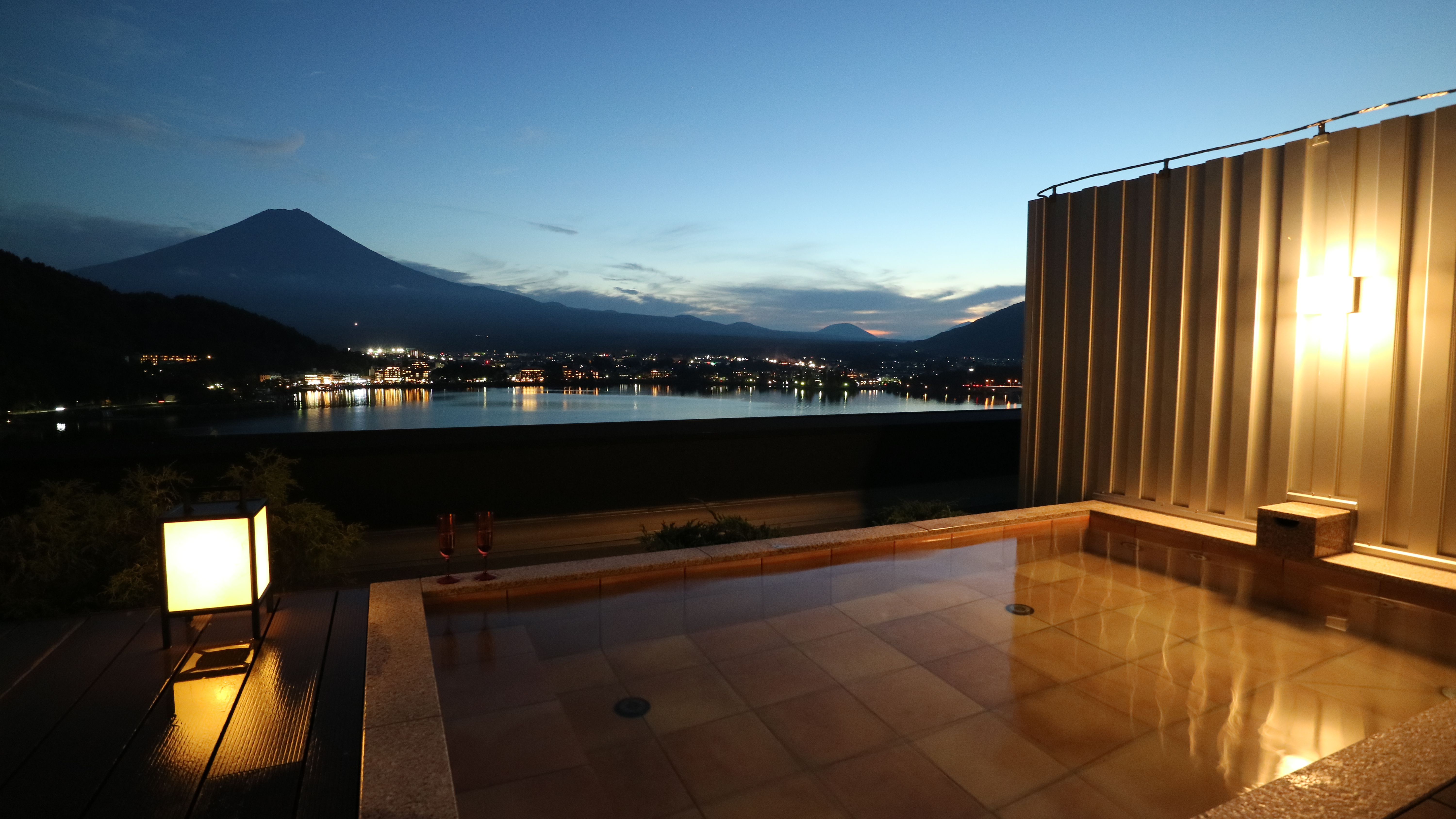 富士河口湖温泉 湖のホテル