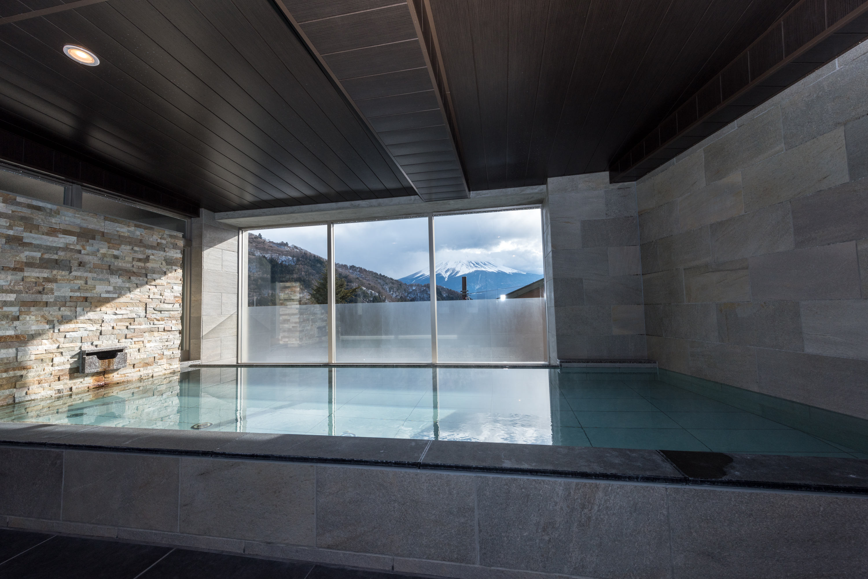 富士河口湖温泉 湖のホテル