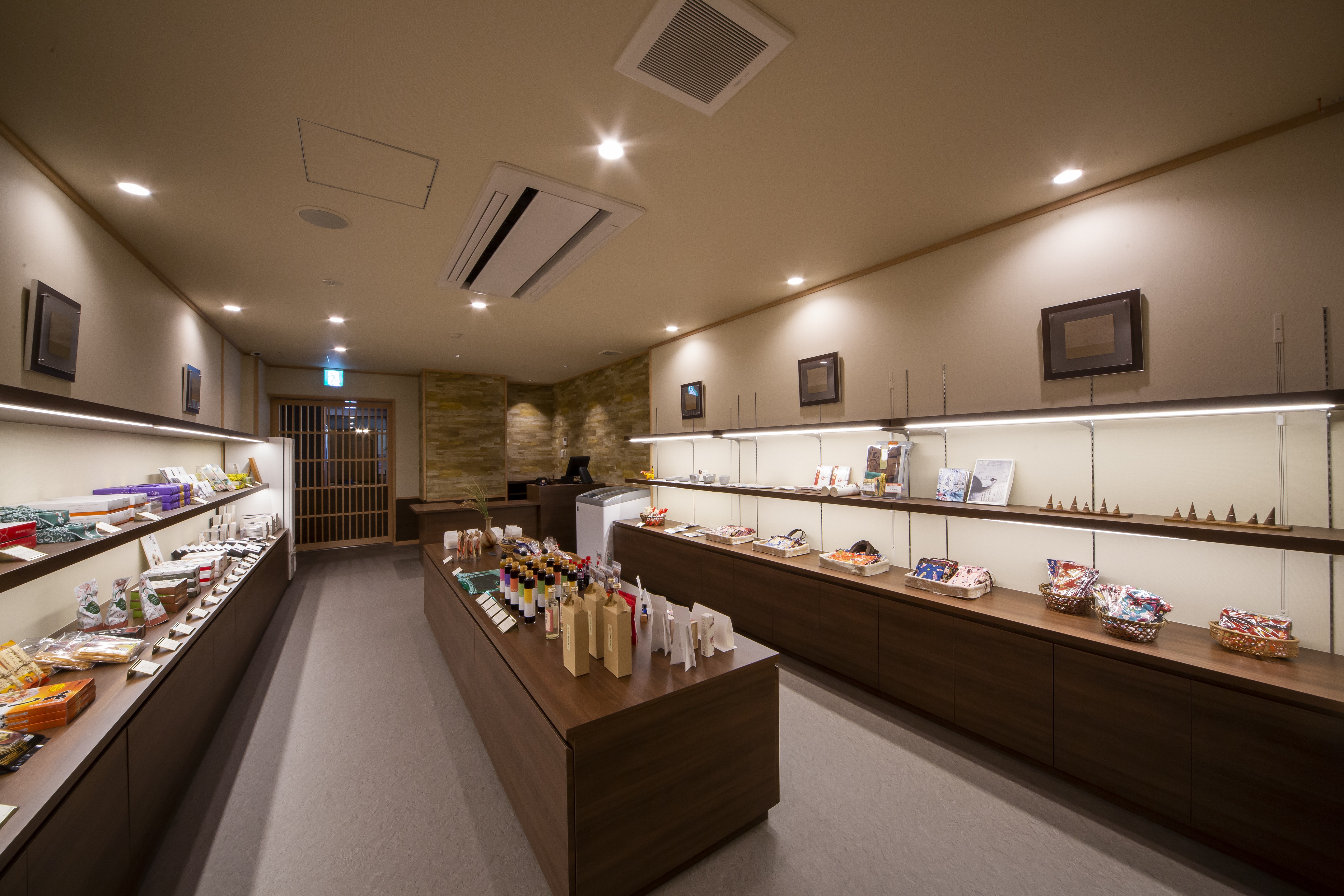 お土産処「なにわなもん市」