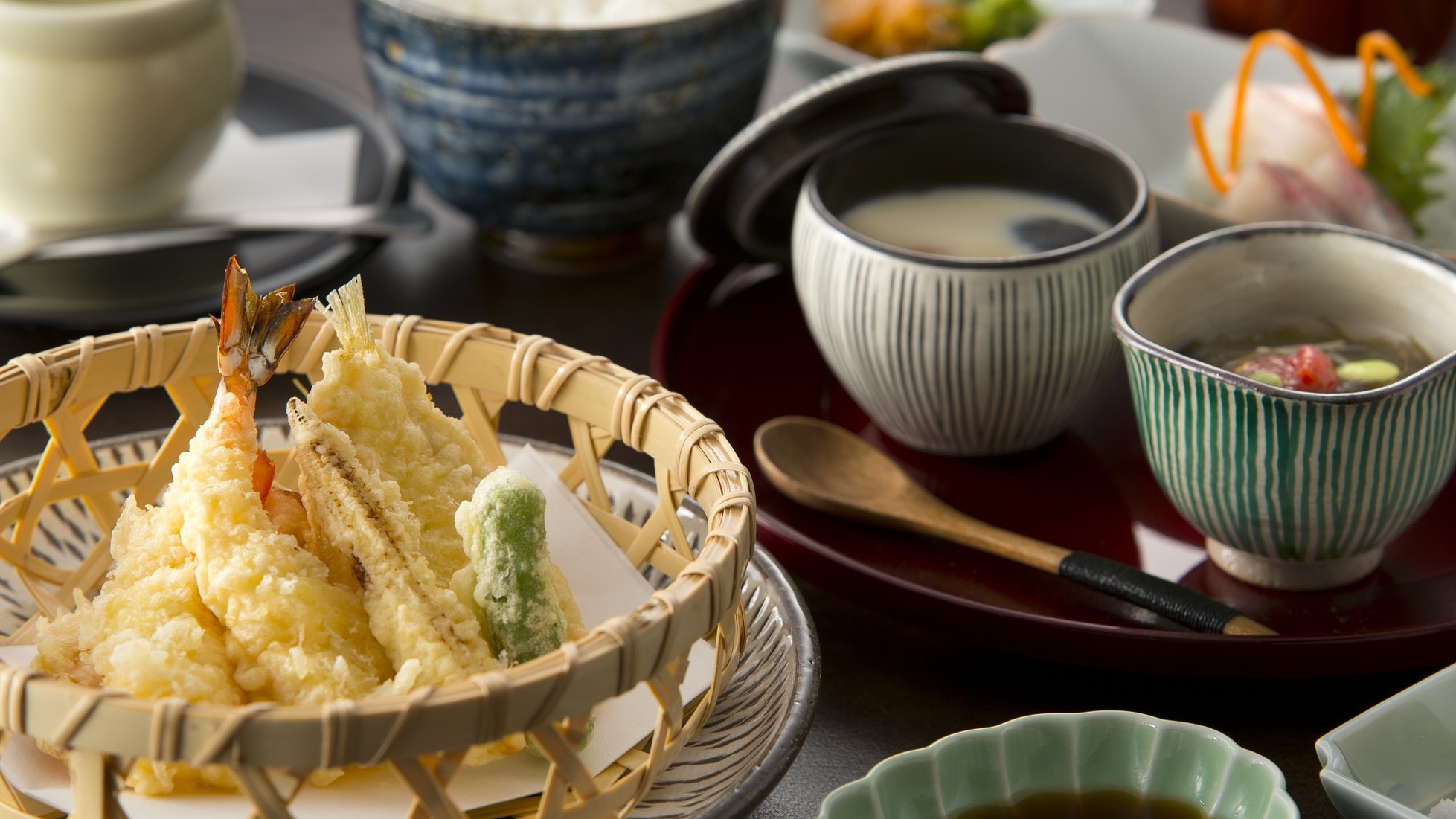 ＜65歳以上限定　東館泊2食付＞日〜木曜のお楽しみ。仲良しシニアの選べる軽めの夕食膳と朝食バイキング