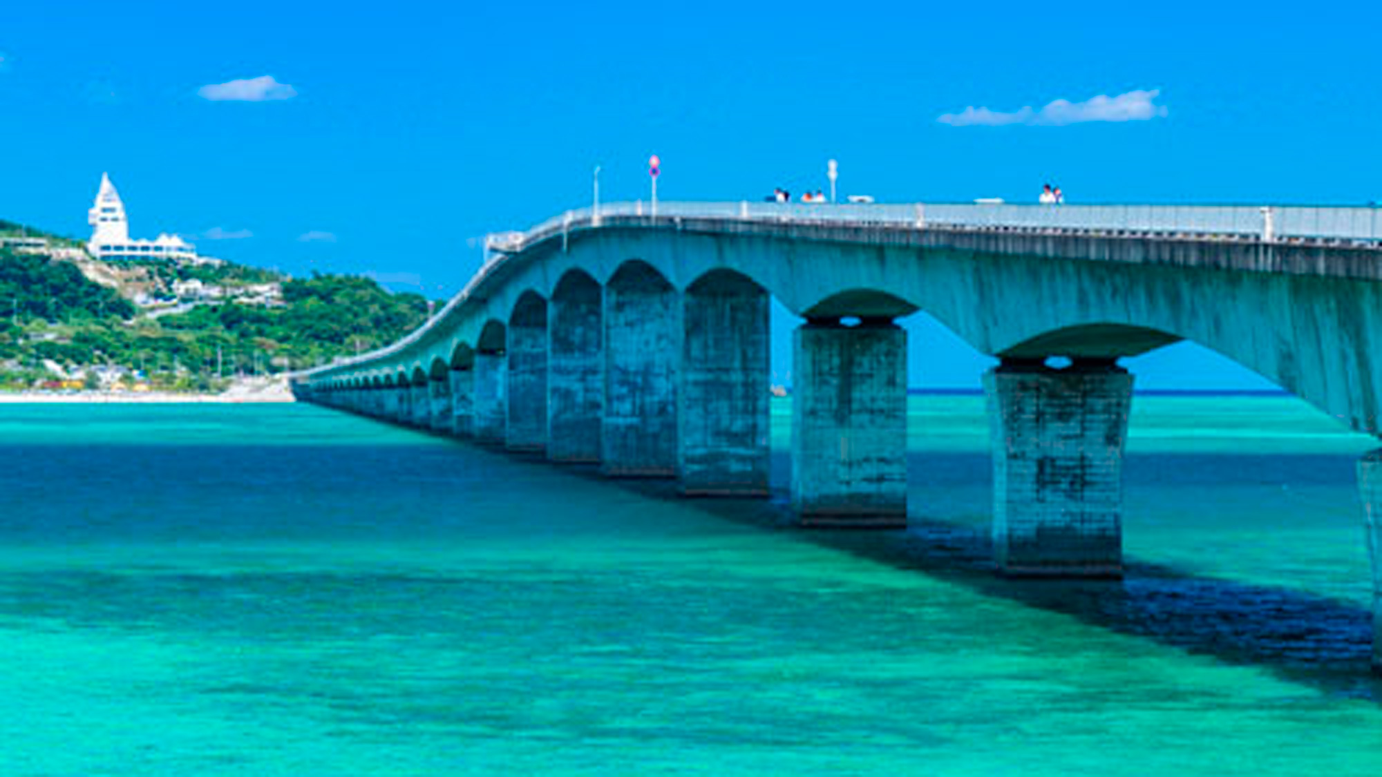 **本島屈指の美ら海。まるで海の上を走っているような気分が味わえる絶景ドライブコース！！