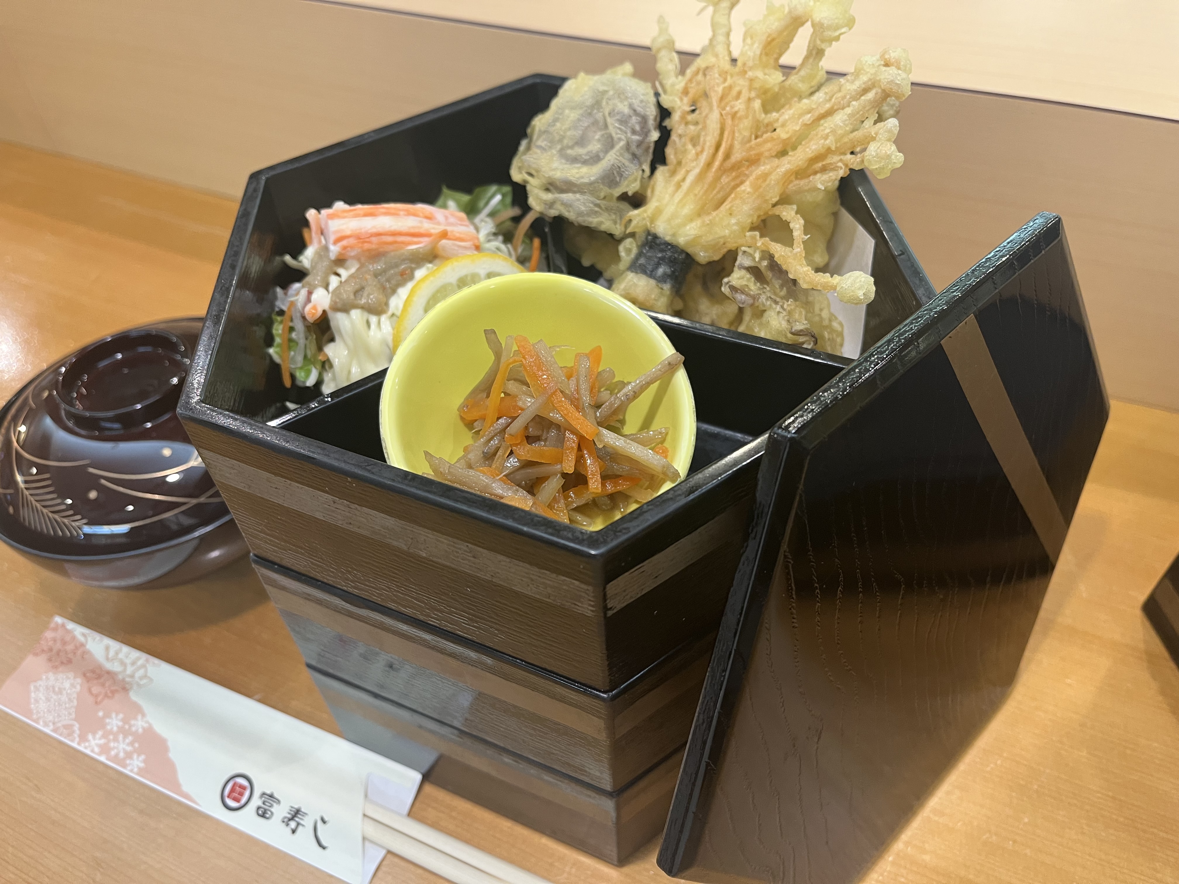 信州産の天ぷらと日本海直送海鮮の3段お重