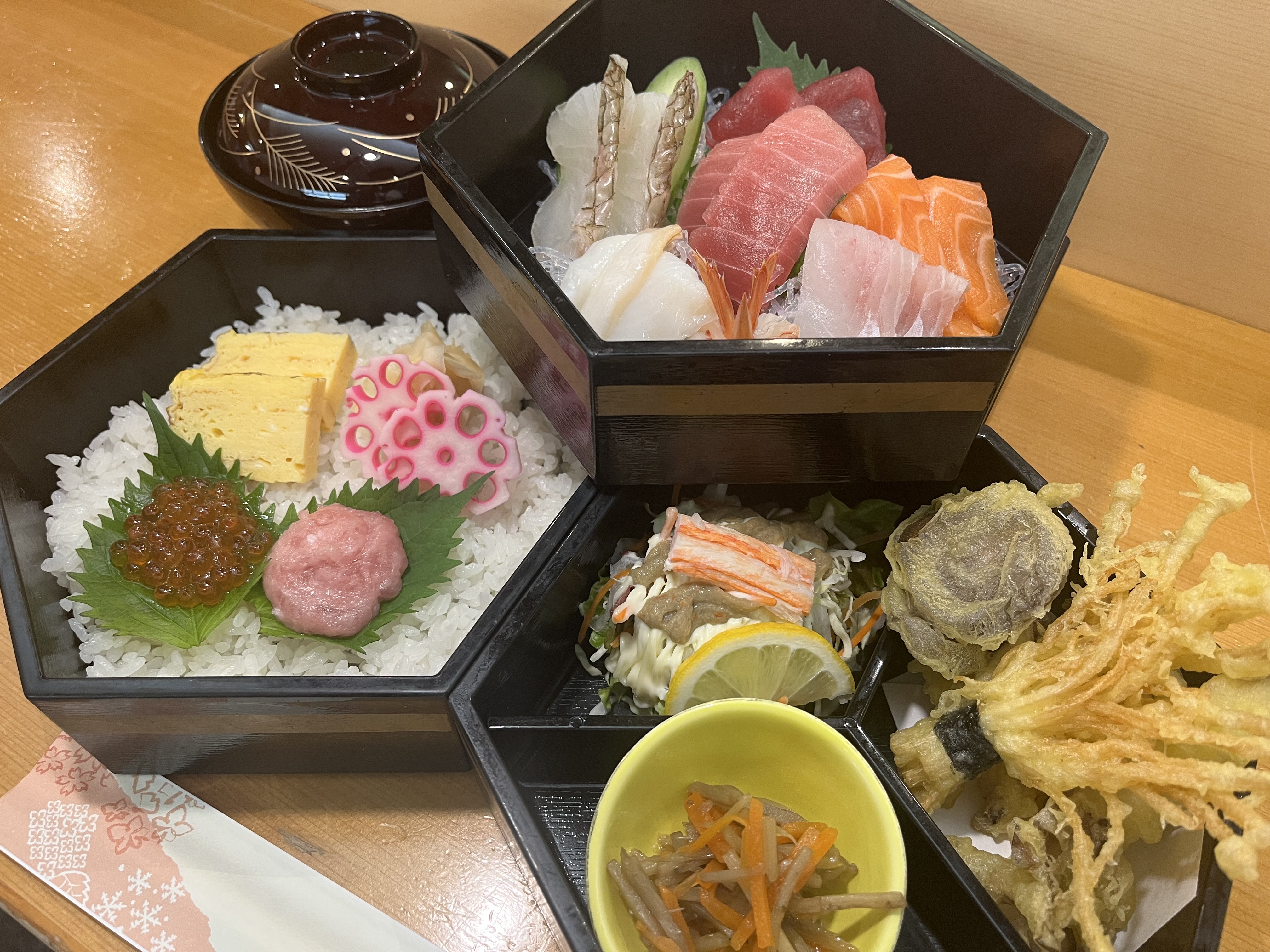 信州産の天ぷらと日本海直送海鮮の3段お重