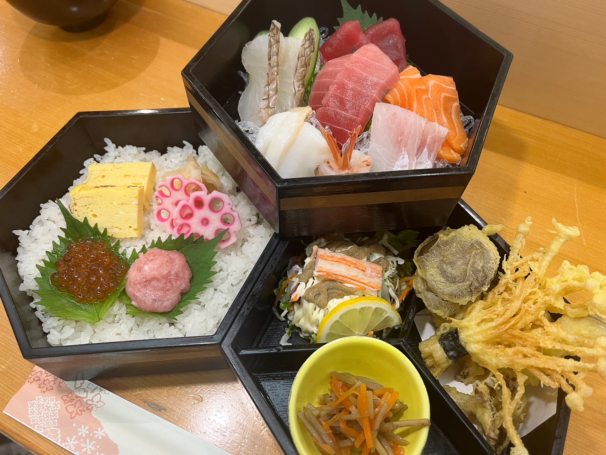 信州産の天ぷらと日本海直送海鮮の3段お重