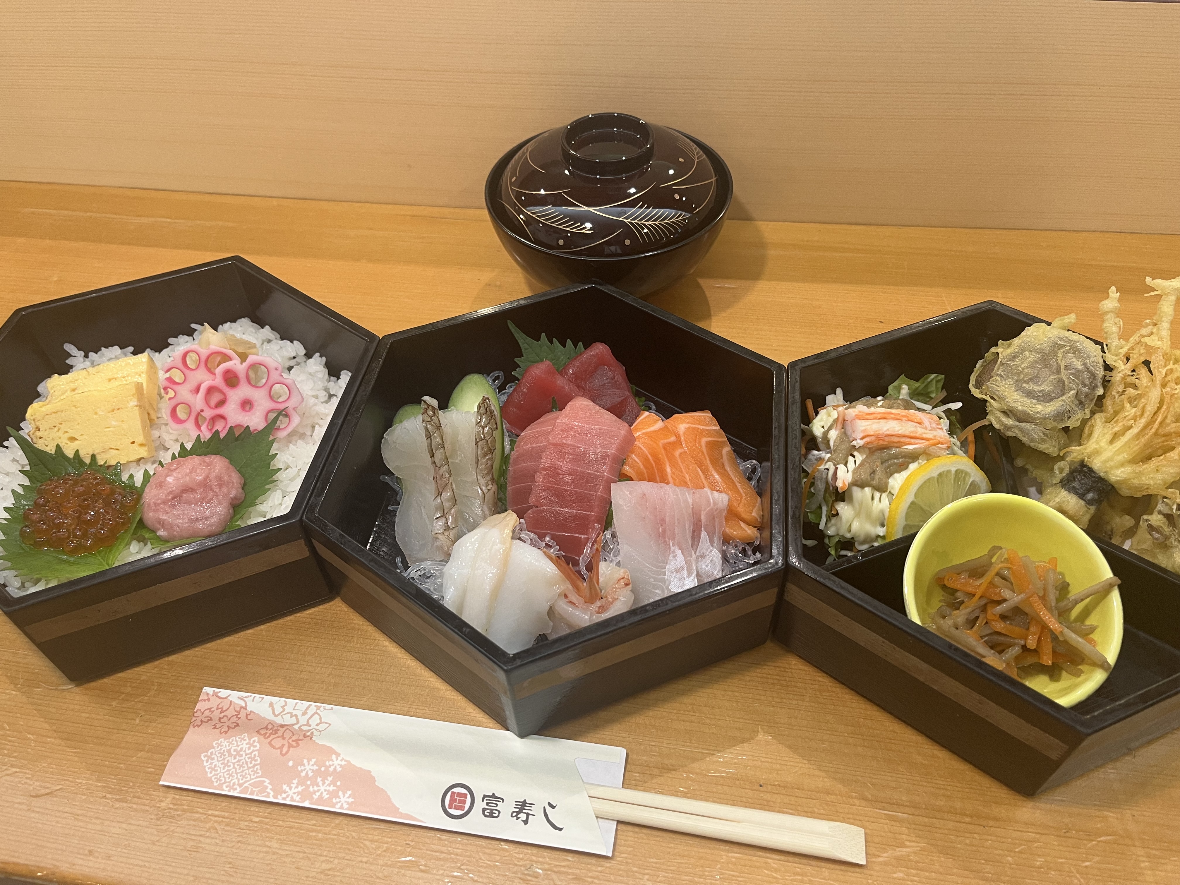 信州産の天ぷらと日本海直送海鮮の3段お重
