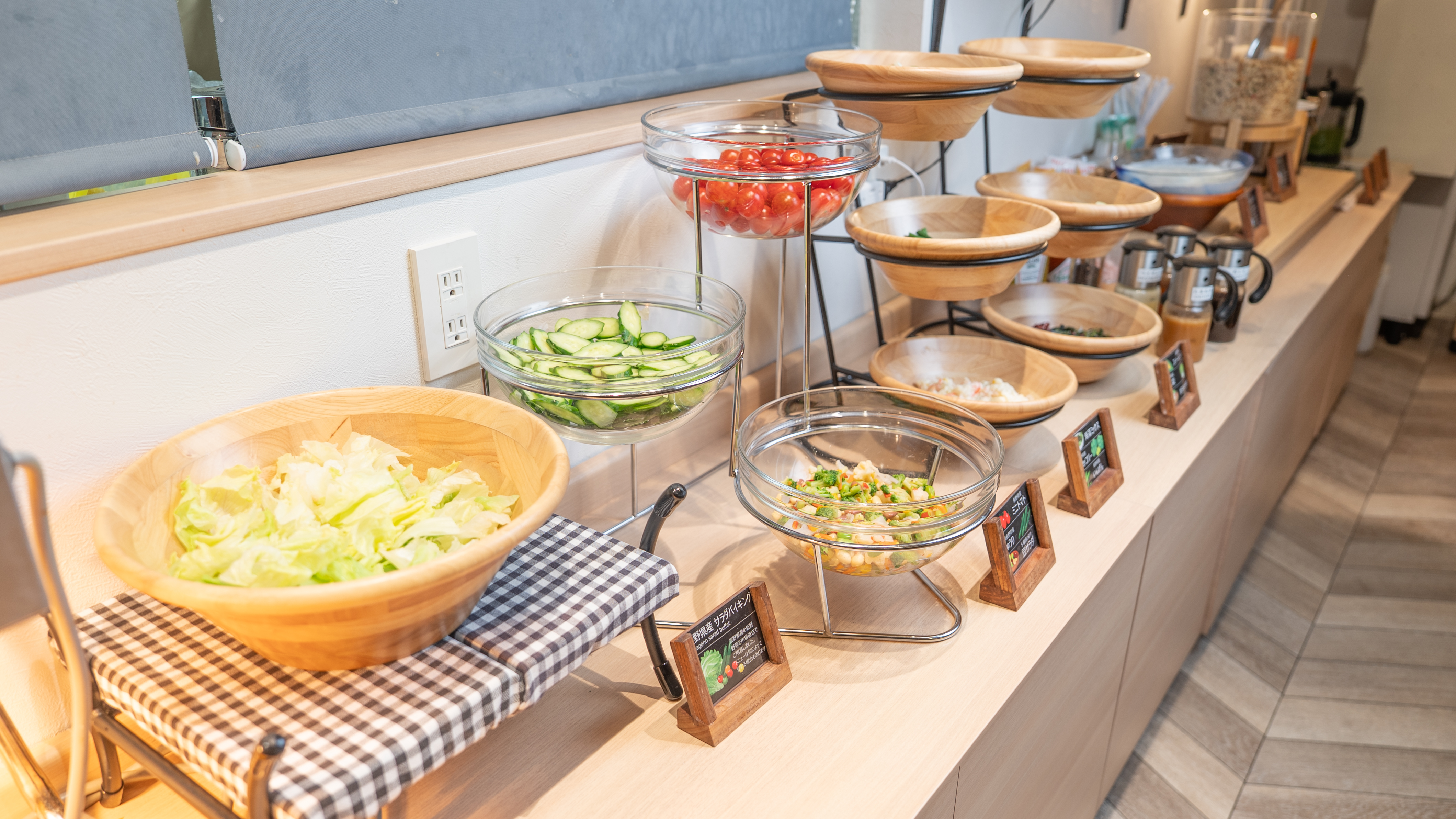 サラダバイキング