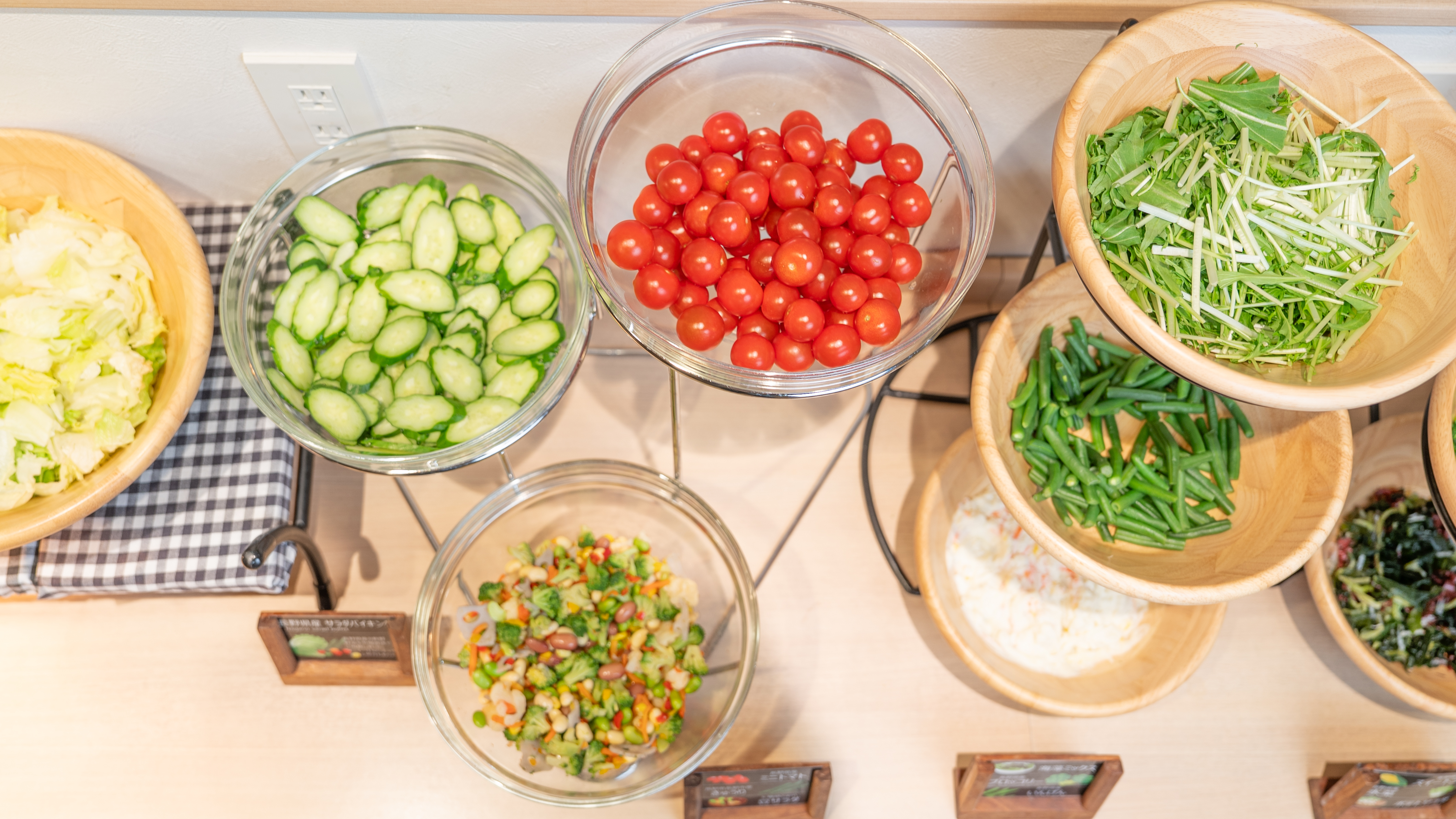 サラダバイキング