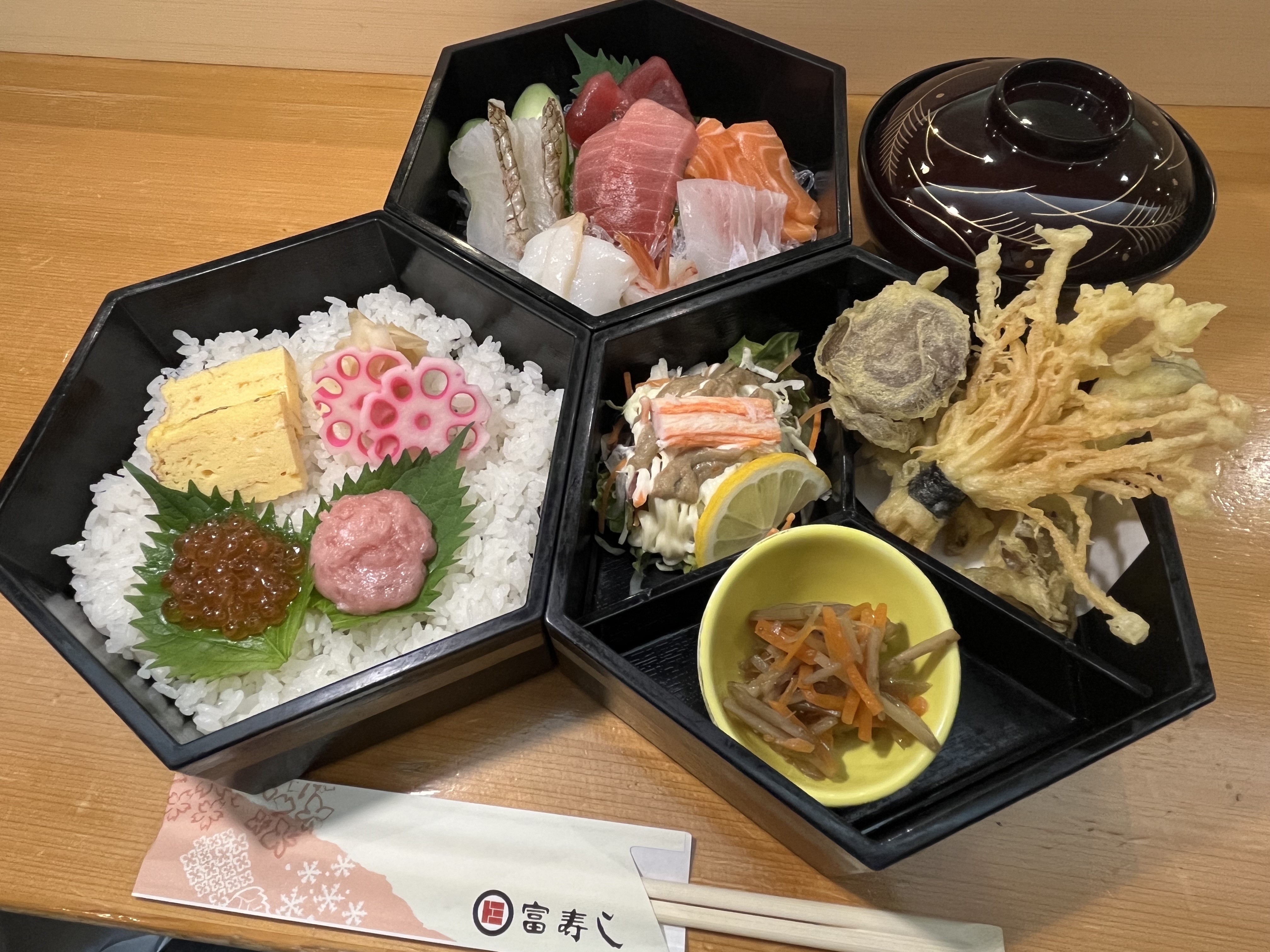 信州産の天ぷらと日本海直送海鮮の3段お重