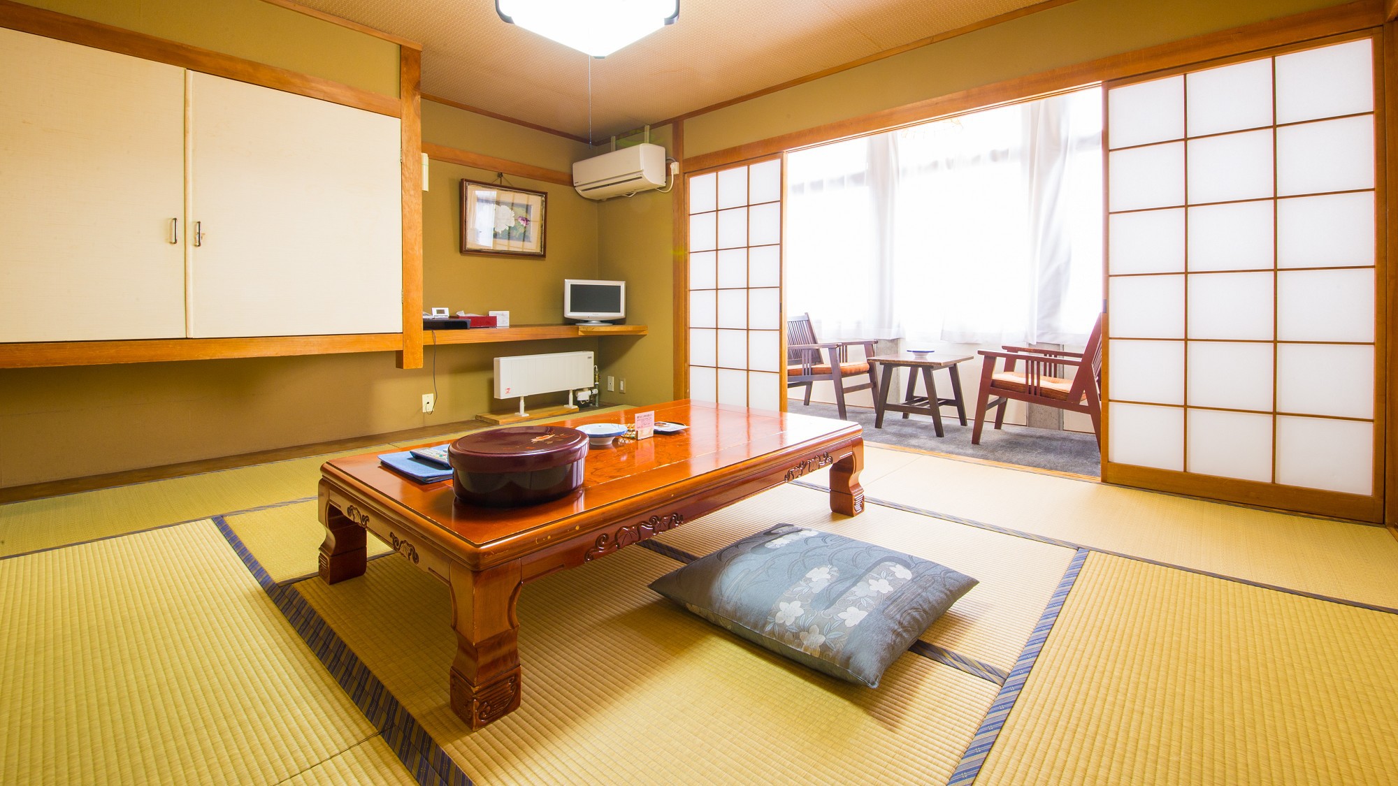 【本館和室　８畳】洗面台付、トイレなし(お部屋の近くにございます)