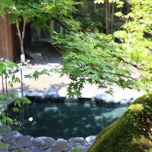 岩露天風呂　夏の風景