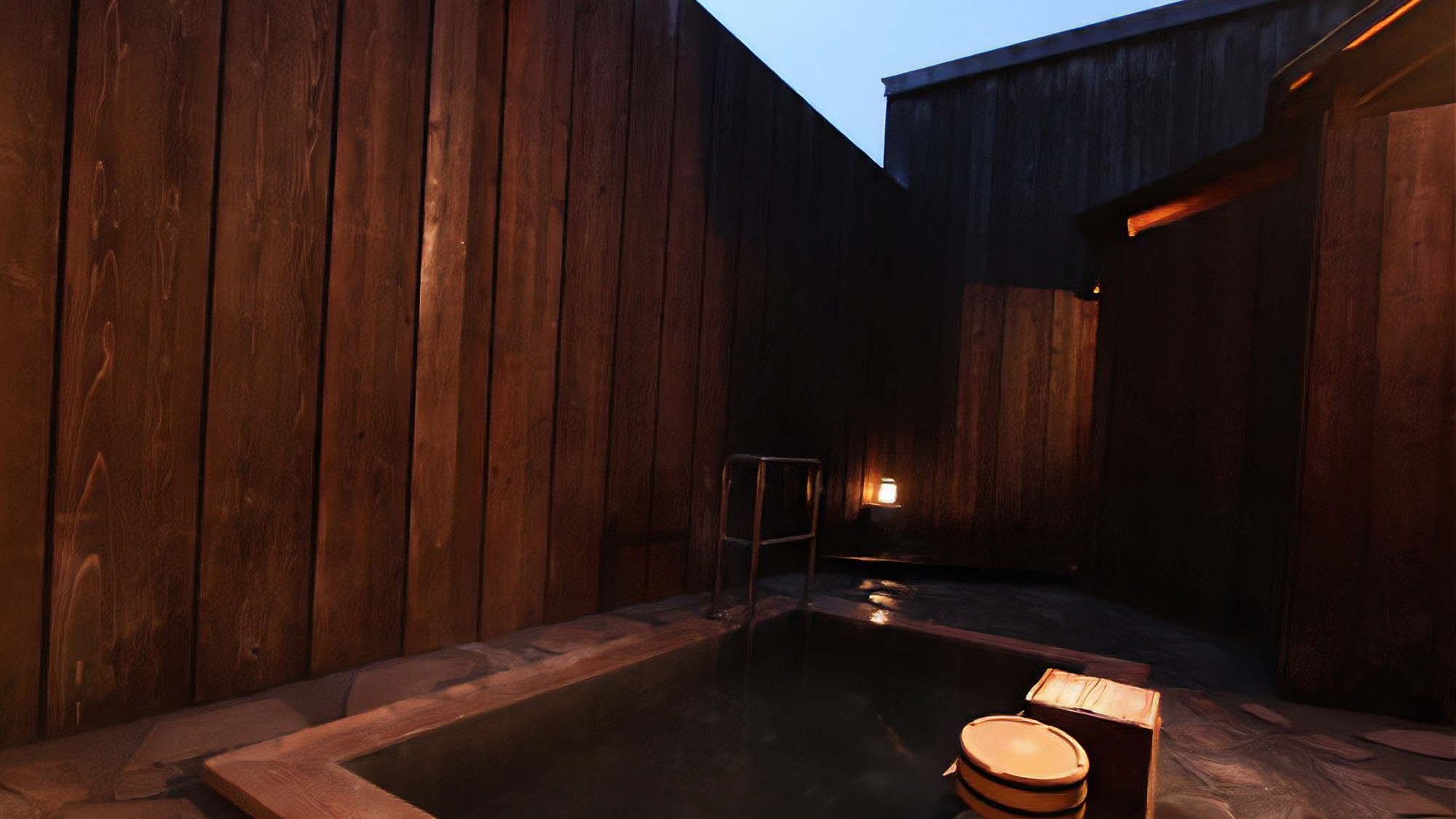 【貸切露天風呂・赤田の湯】※冬期（12月初旬～4月中旬頃予定）および悪天候時はクローズいたします。