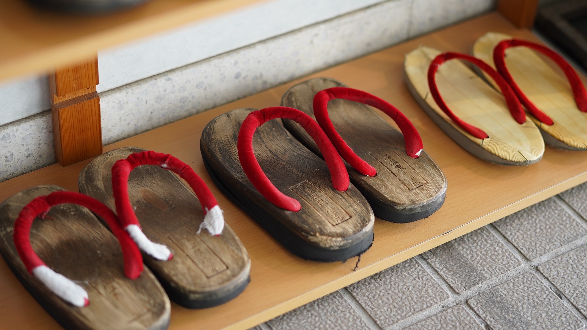 【エントランス】浴衣に合わせてお使いください。