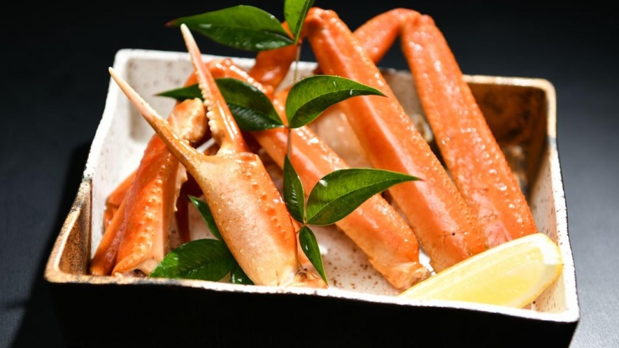 【ご夕食：イメージ】冬の定番、蟹もどうぞ。