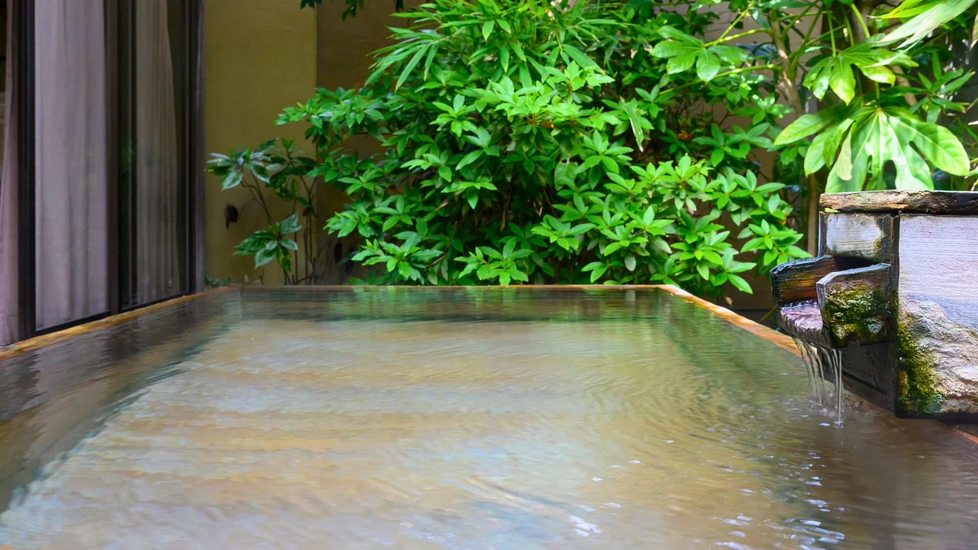 【花仙亭】貸切の客室庭園露天風呂に浸かってごゆっくり。