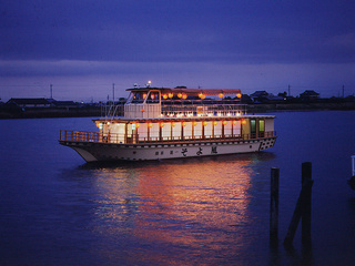 潮来ホテルの二階建て屋形船