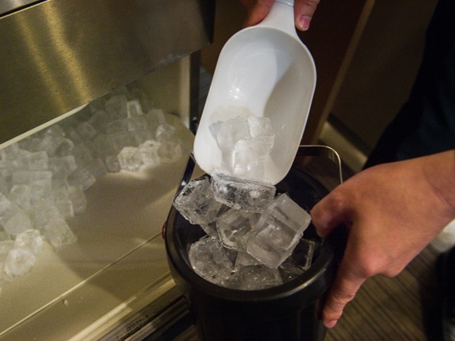 湯上りサロン・製氷機で美味しい氷をご提供（無料）